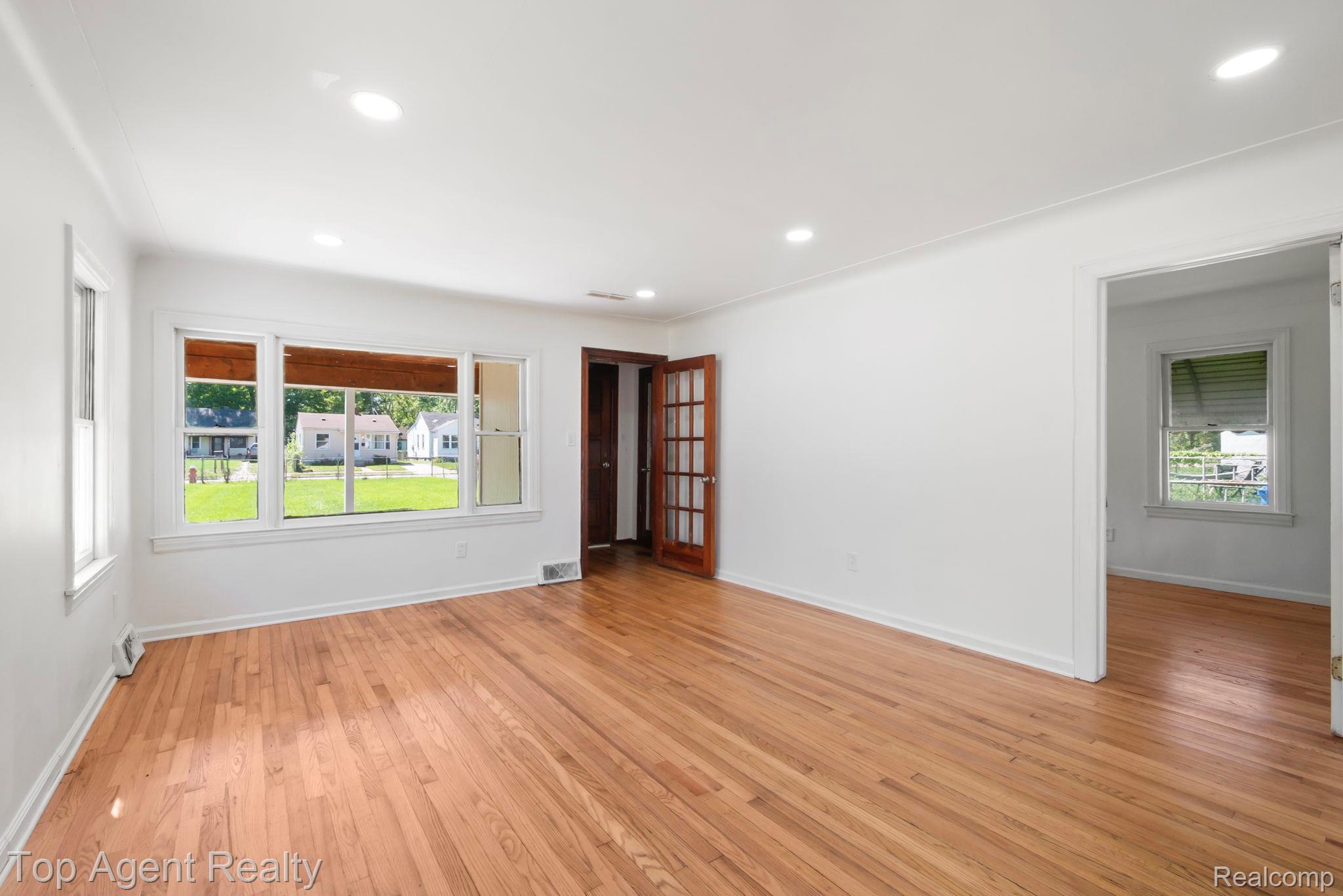 7285 Prospect Avenue Property Photo 11