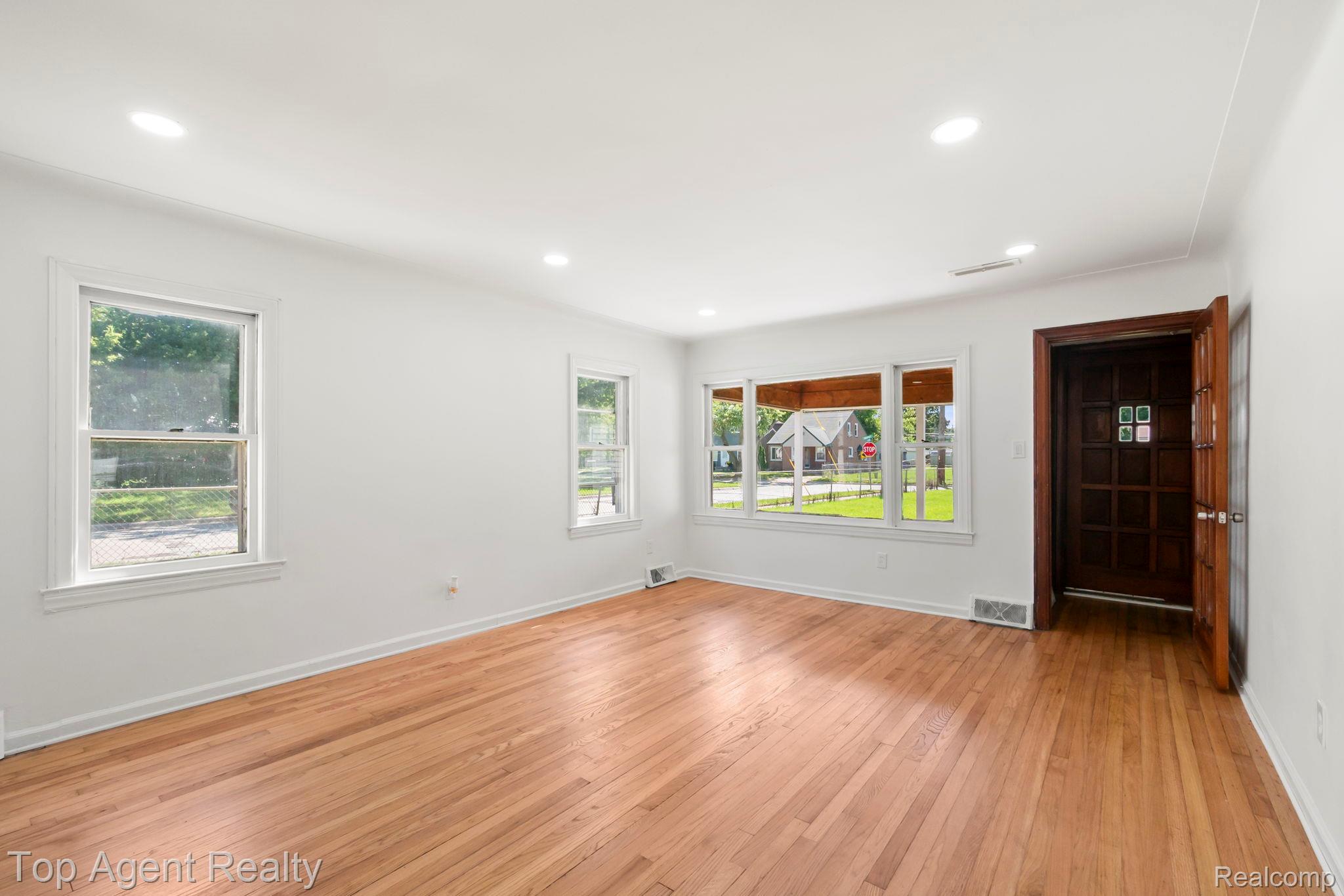 7285 Prospect Avenue Property Photo 12