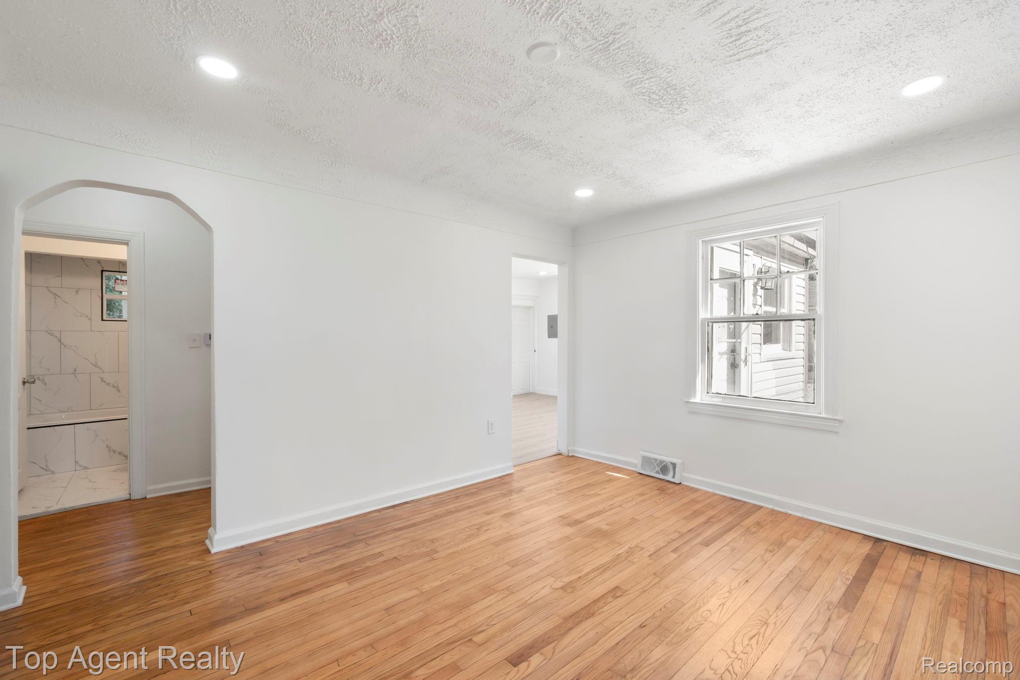 7285 Prospect Avenue Property Photo 14