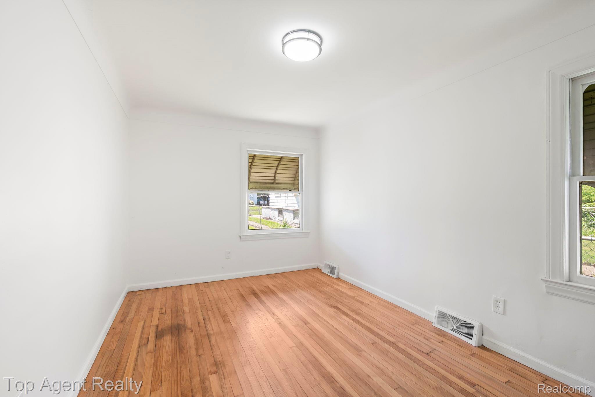 7285 Prospect Avenue Property Photo 18