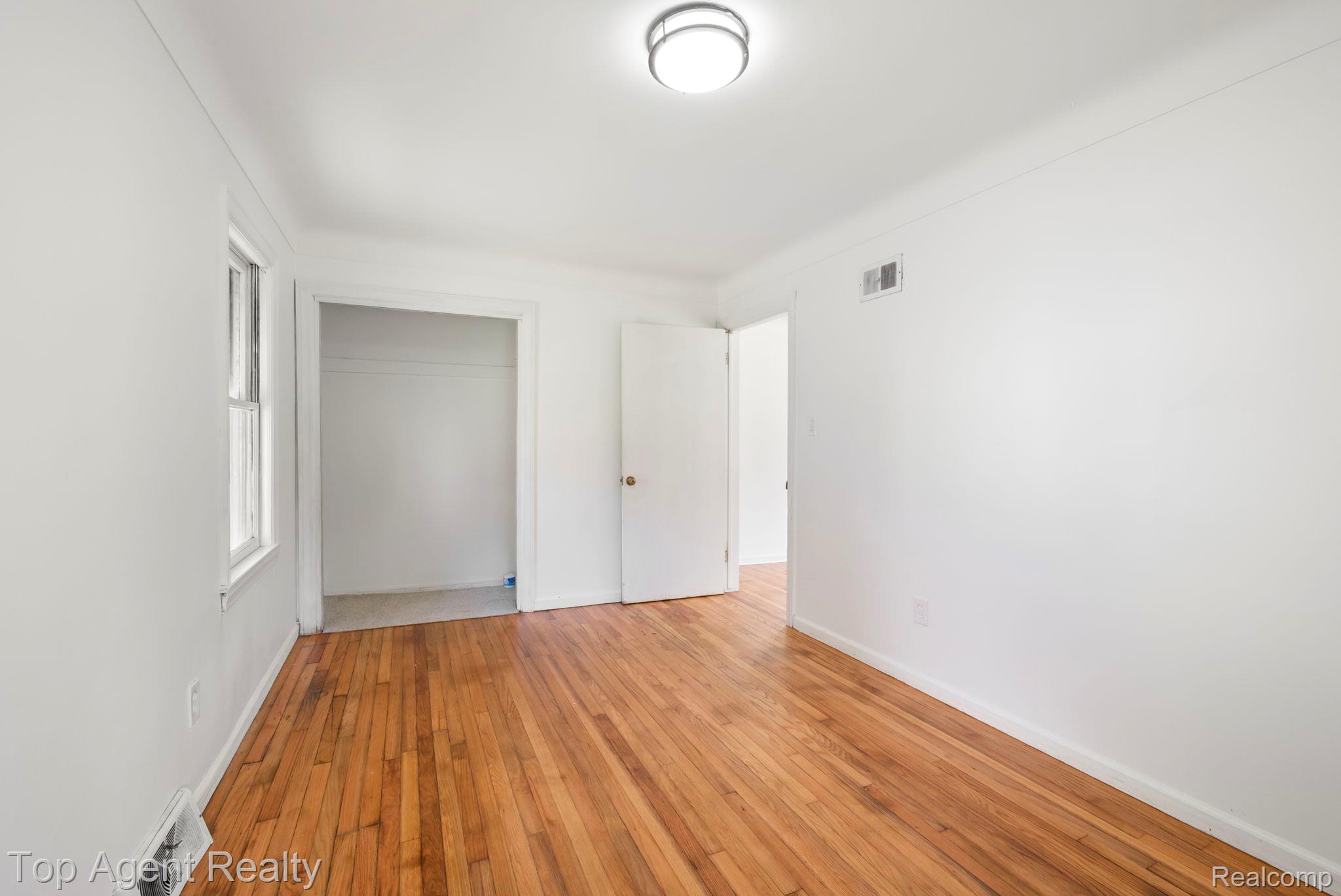 7285 Prospect Avenue Property Photo 19