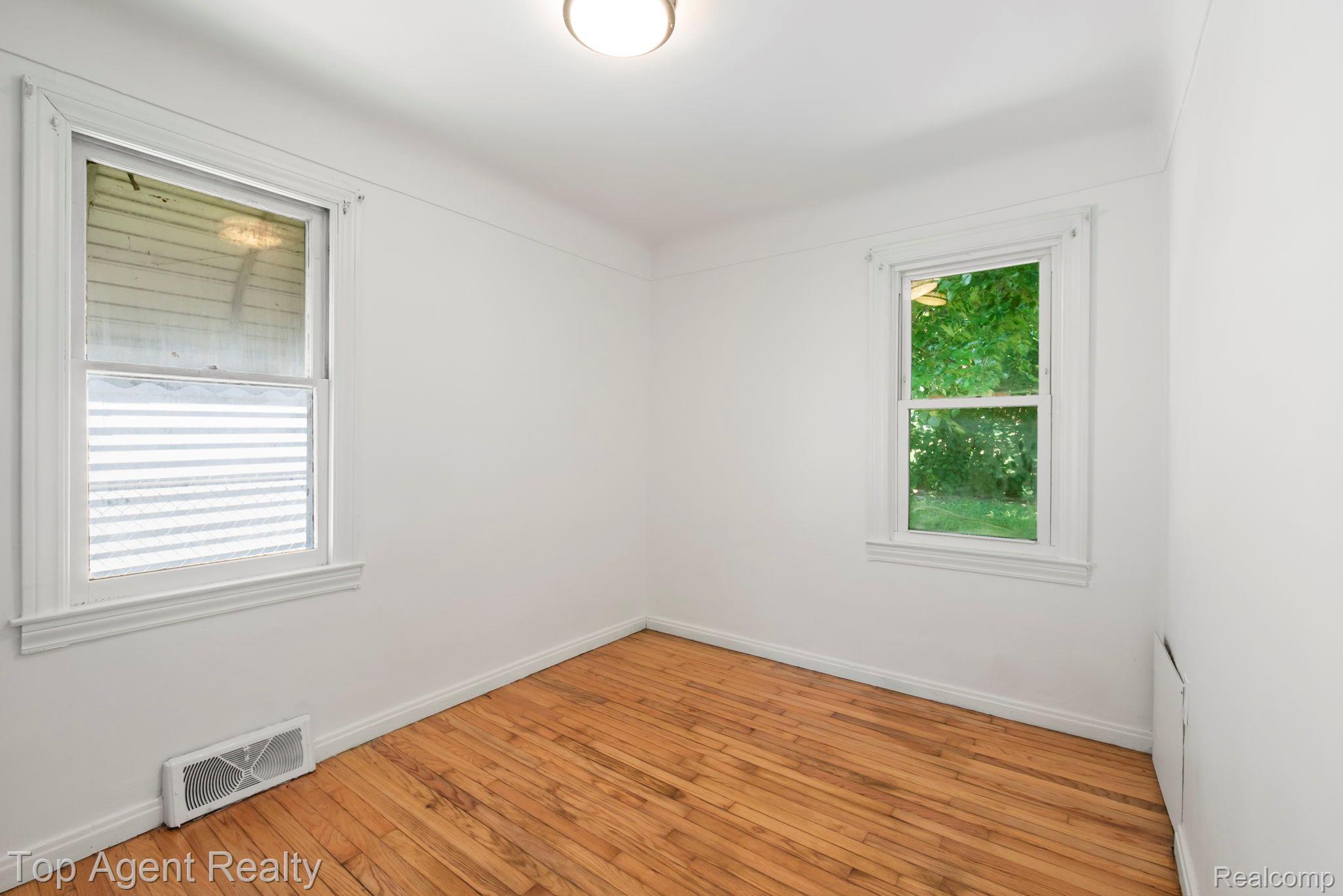 7285 Prospect Avenue Property Photo 20