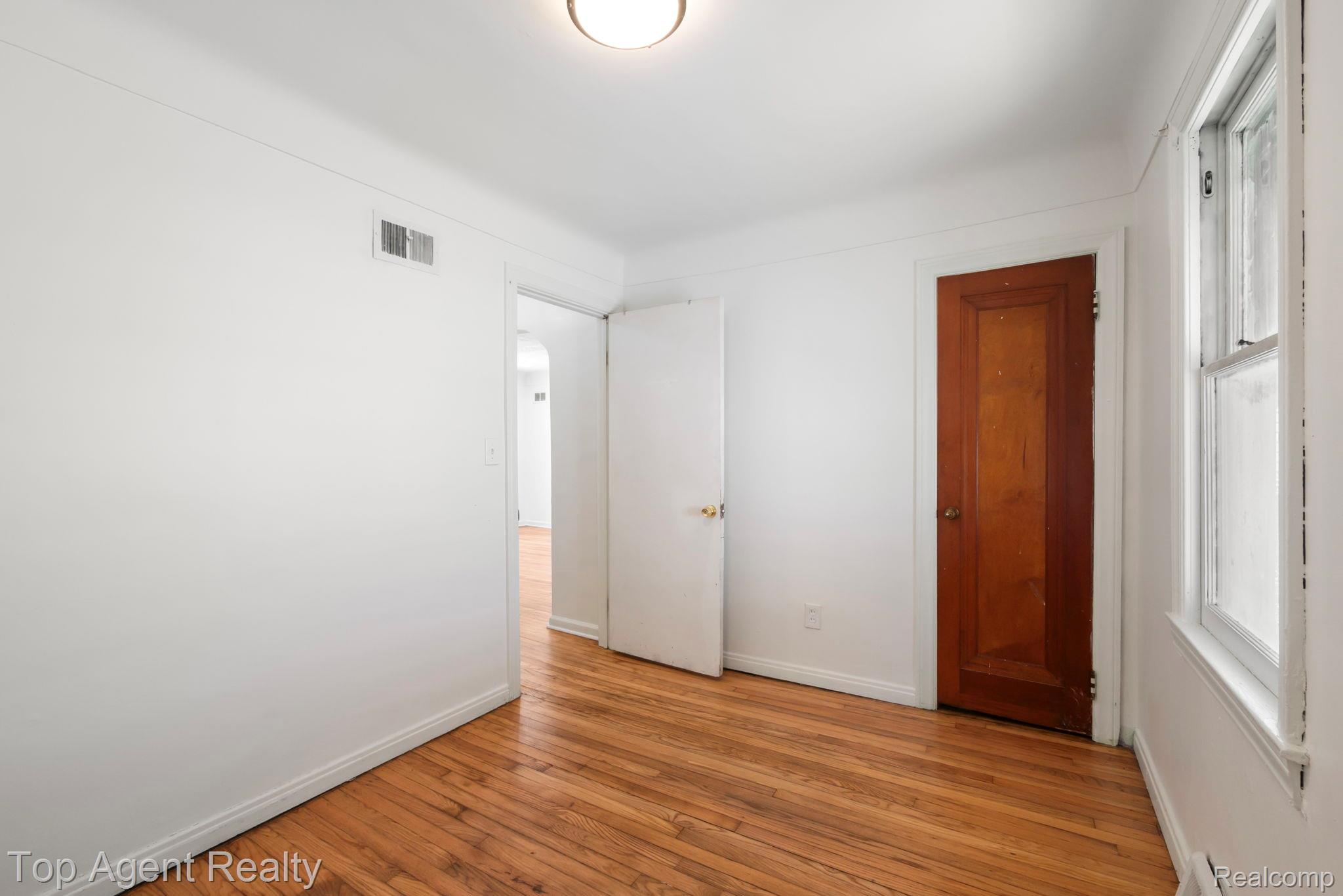 7285 Prospect Avenue Property Photo 21