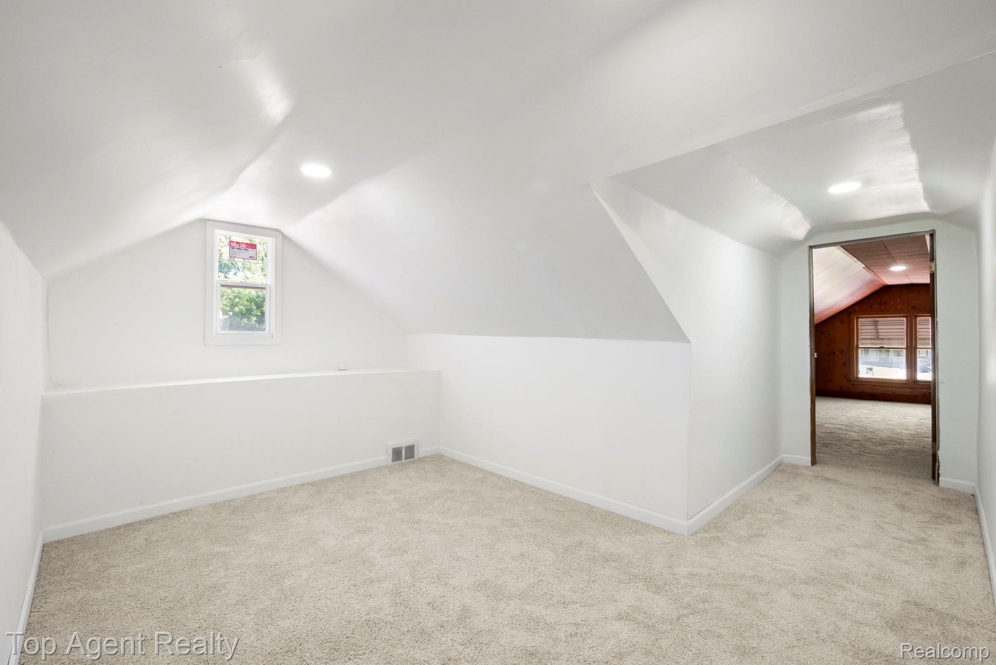 7285 Prospect Avenue Property Photo 26