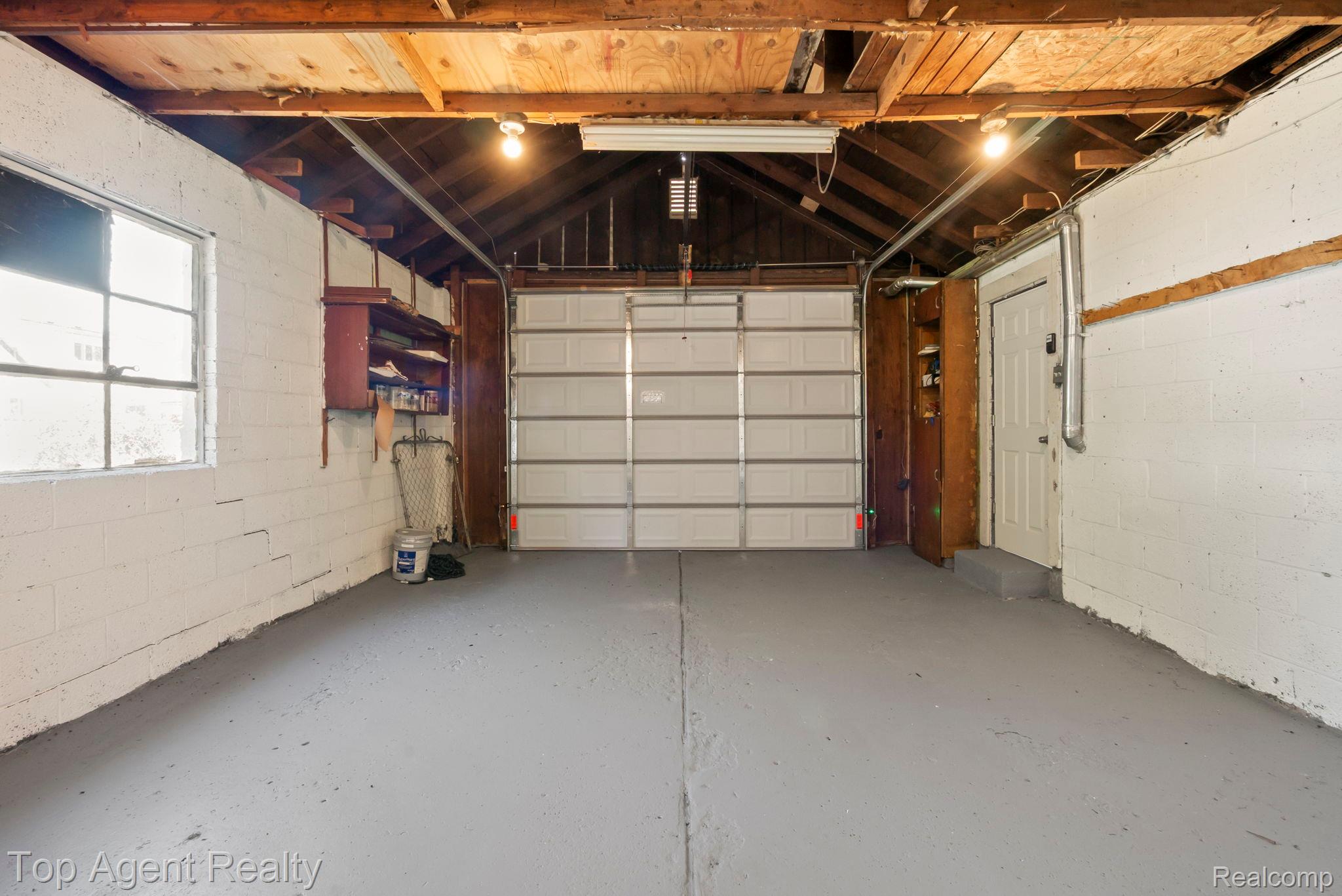 7285 Prospect Avenue Property Photo 32