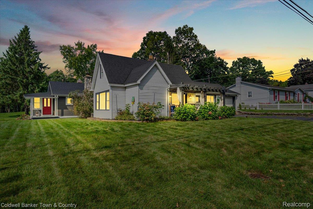 2710 Lakeridge Property Photo 1