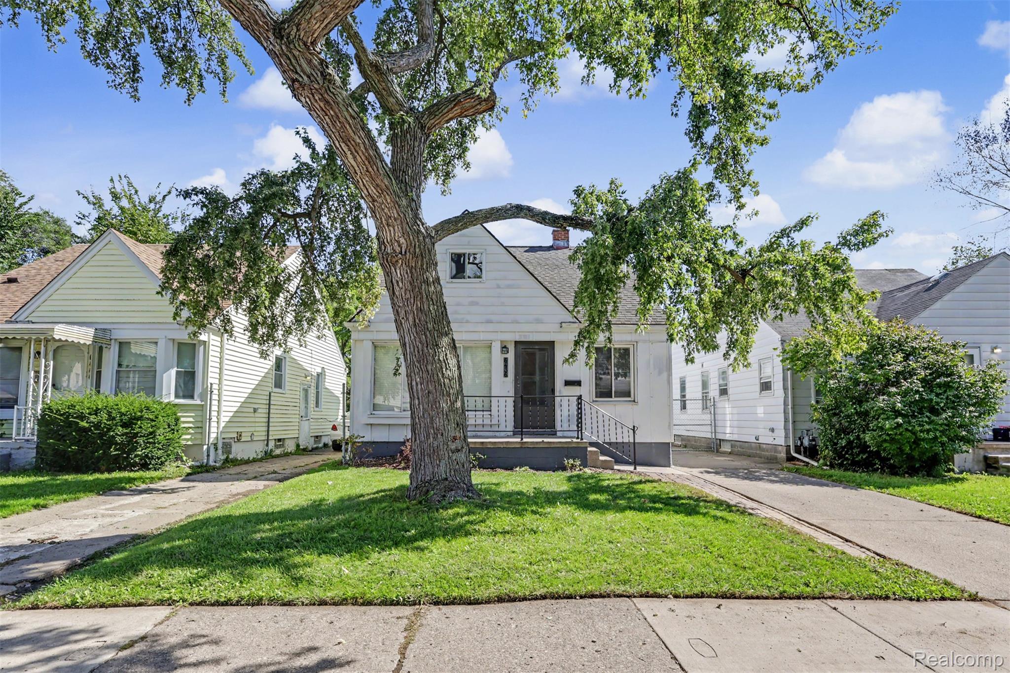 6436 Grandville Avenue Property Photo 1