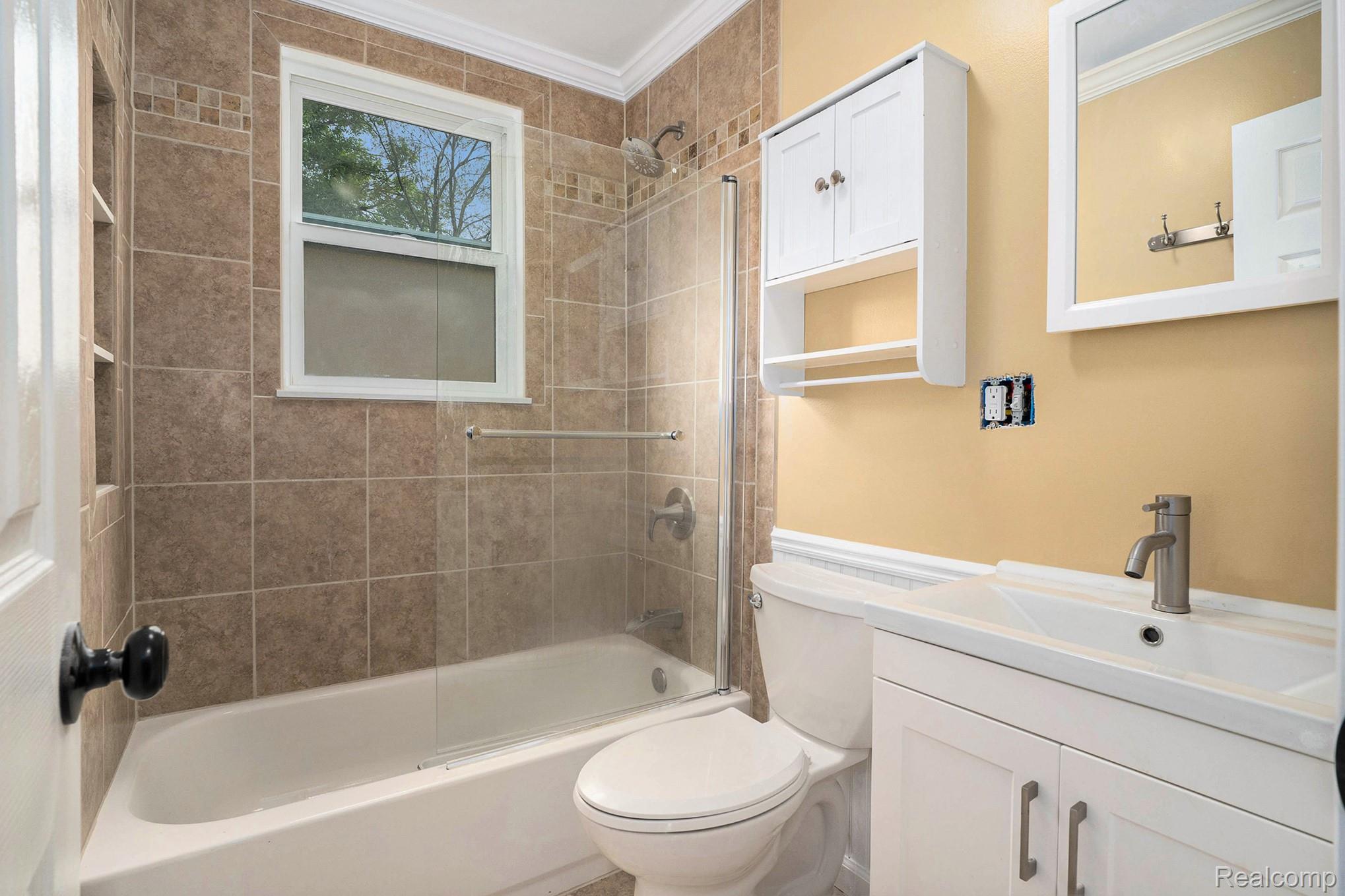 2182 E Boatfield Avenue Property Photo 4
