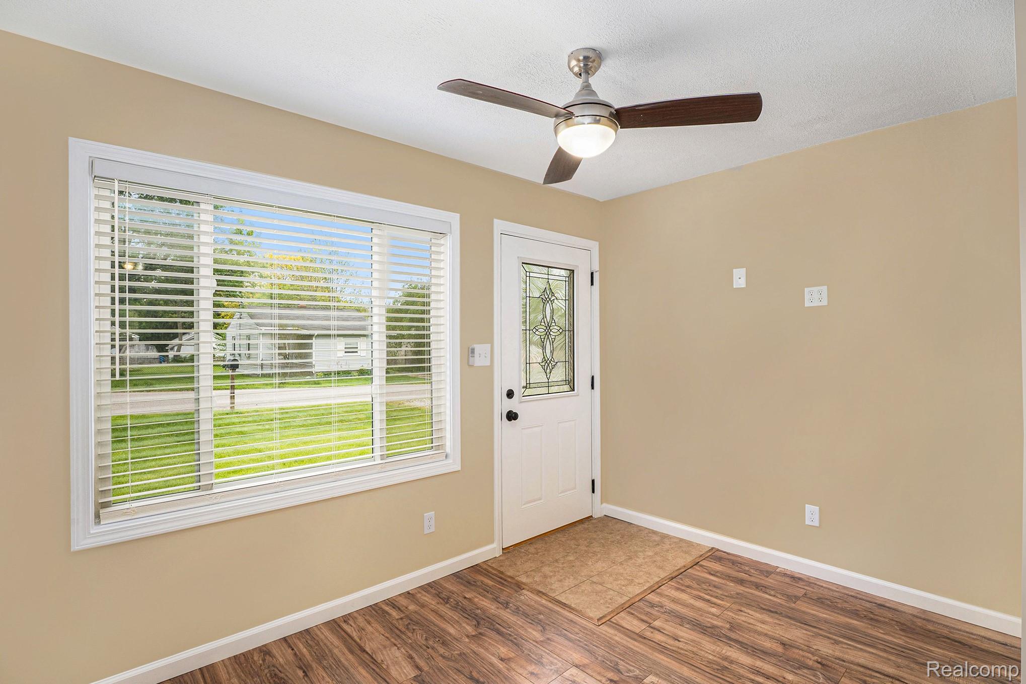 2182 E Boatfield Avenue Property Photo 8