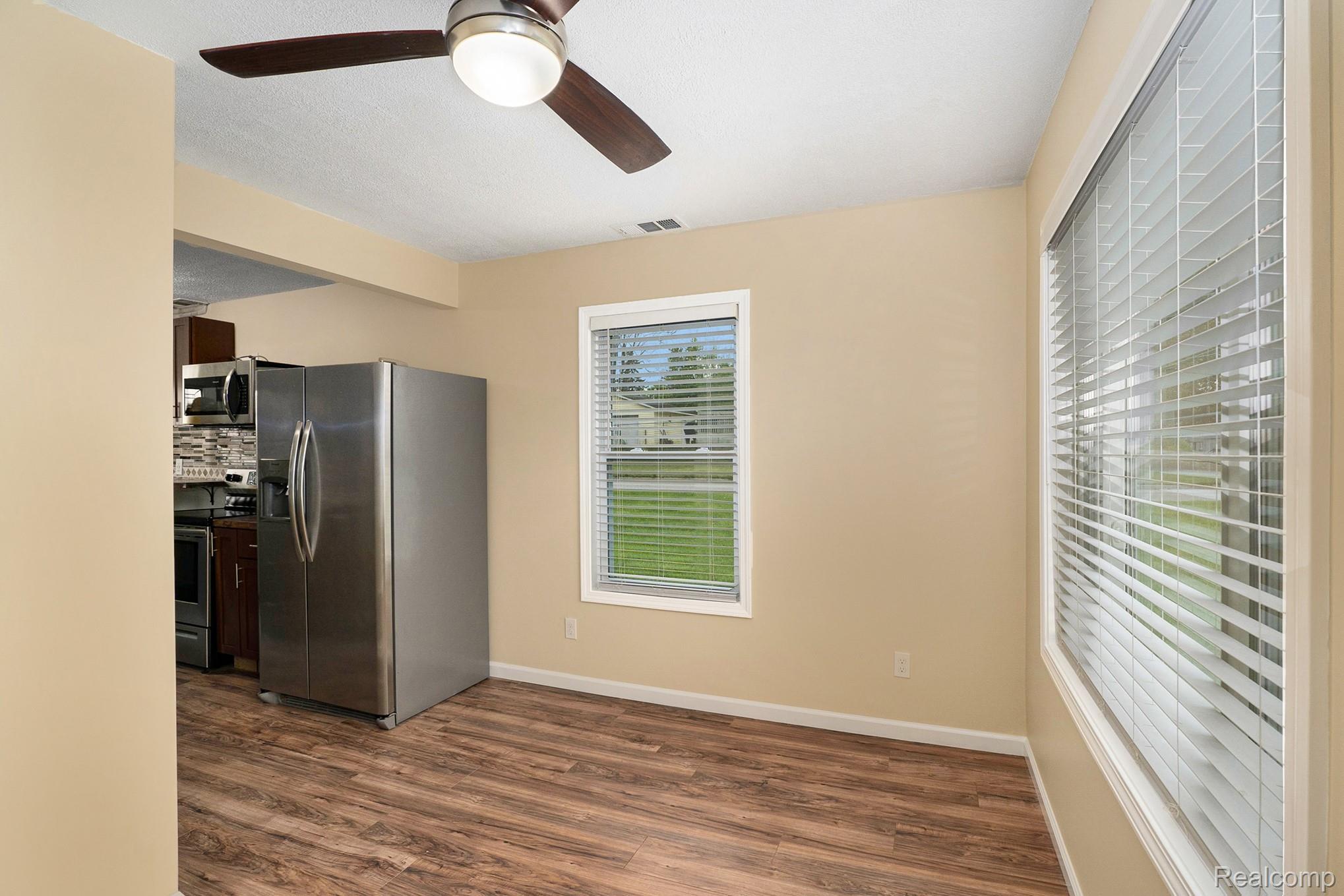 2182 E Boatfield Avenue Property Photo 9