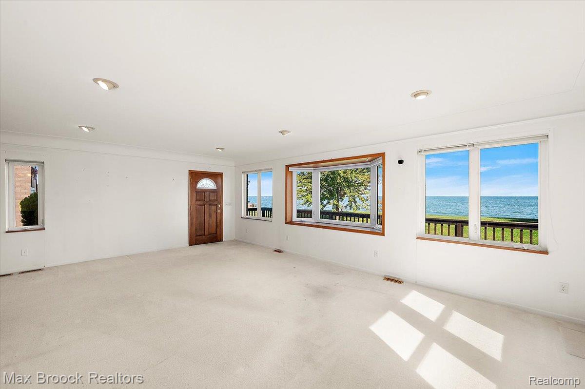 22665 Madison Street Property Photo 3