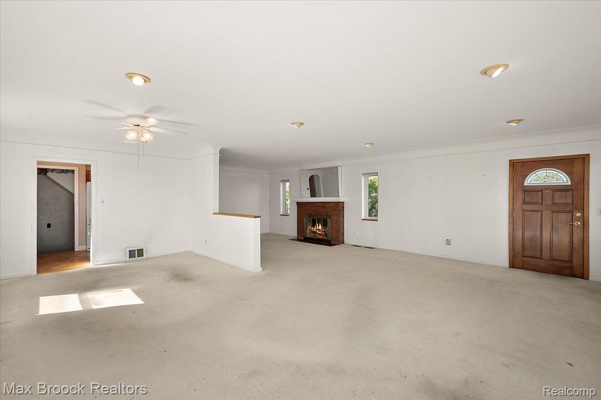 22665 Madison Street Property Photo 4