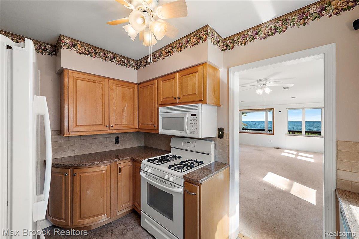 22665 Madison Street Property Photo 11