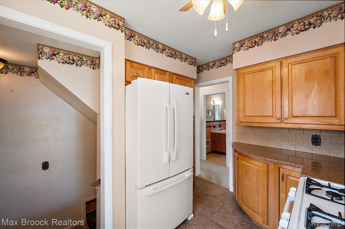 22665 Madison Street Property Photo 12