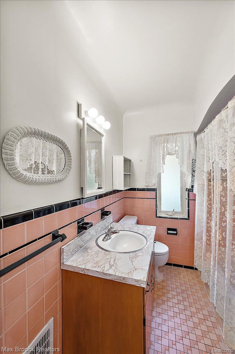 22665 Madison Street Property Photo 14