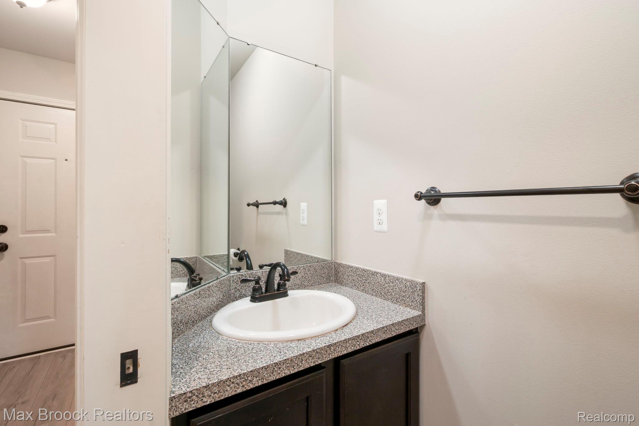 1020 Oregon Boulevard Property Photo 4