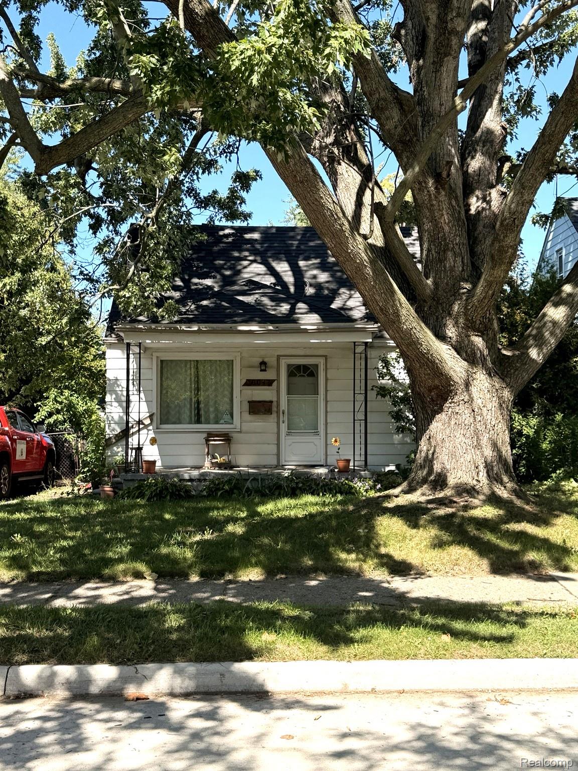 18047 Eastland Street Property Photo 1