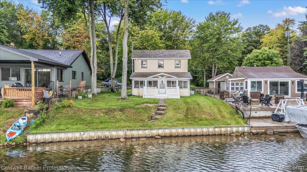 733 Lakeshore Drive Property Photo 1
