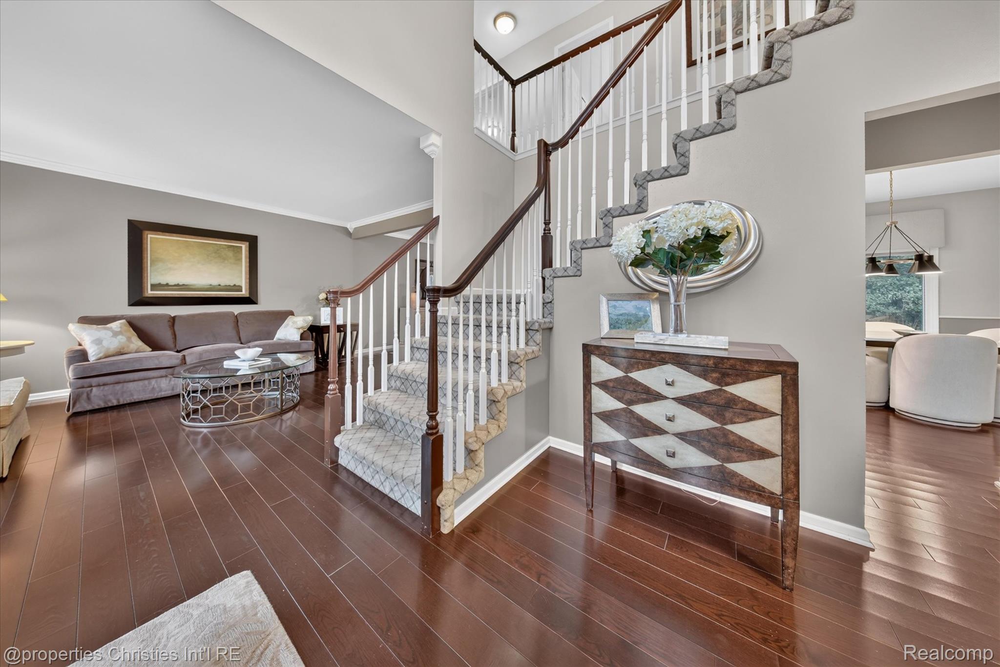 18032 Cascade Drive Property Photo 8