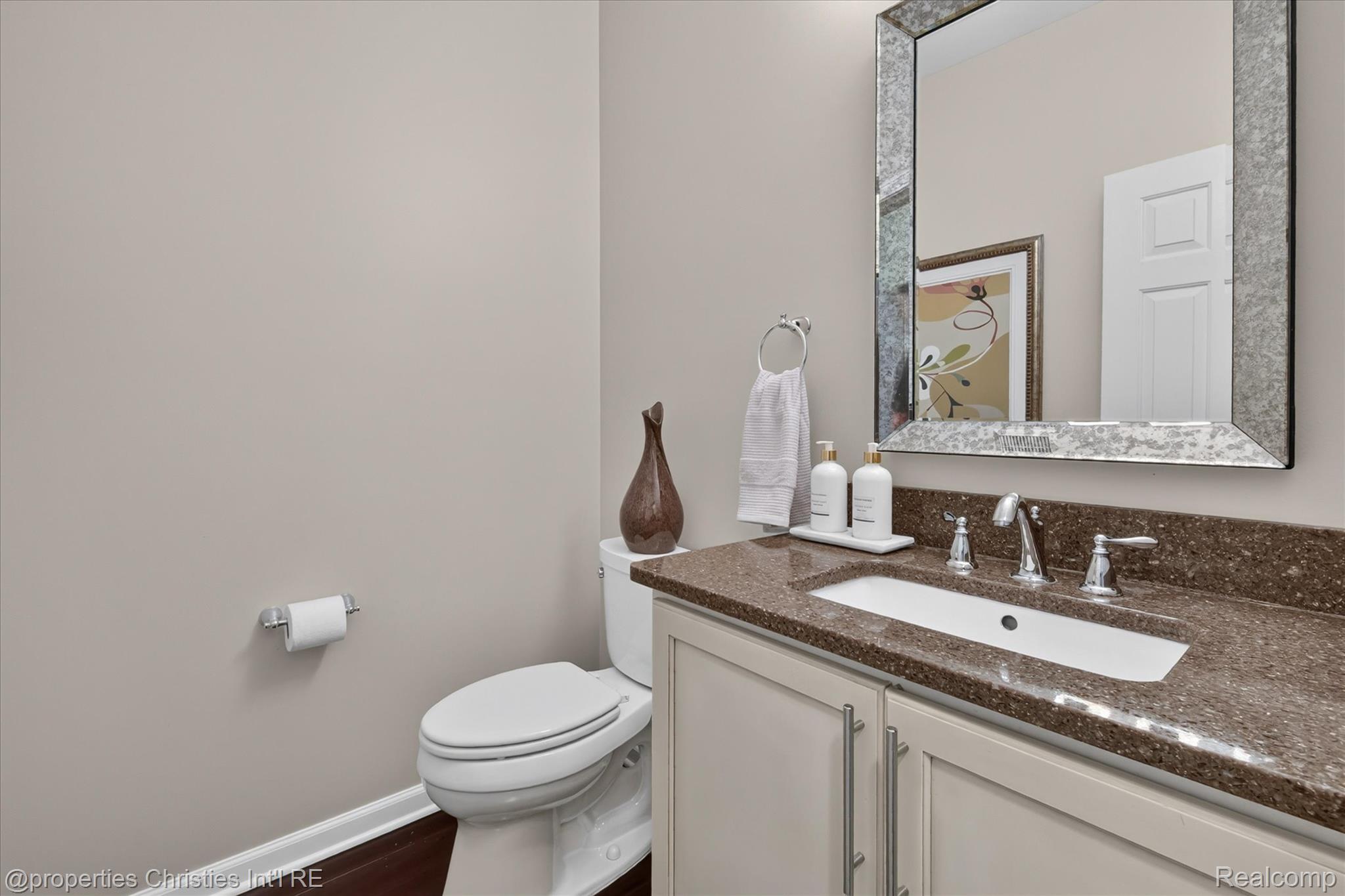 18032 Cascade Drive Property Photo 26