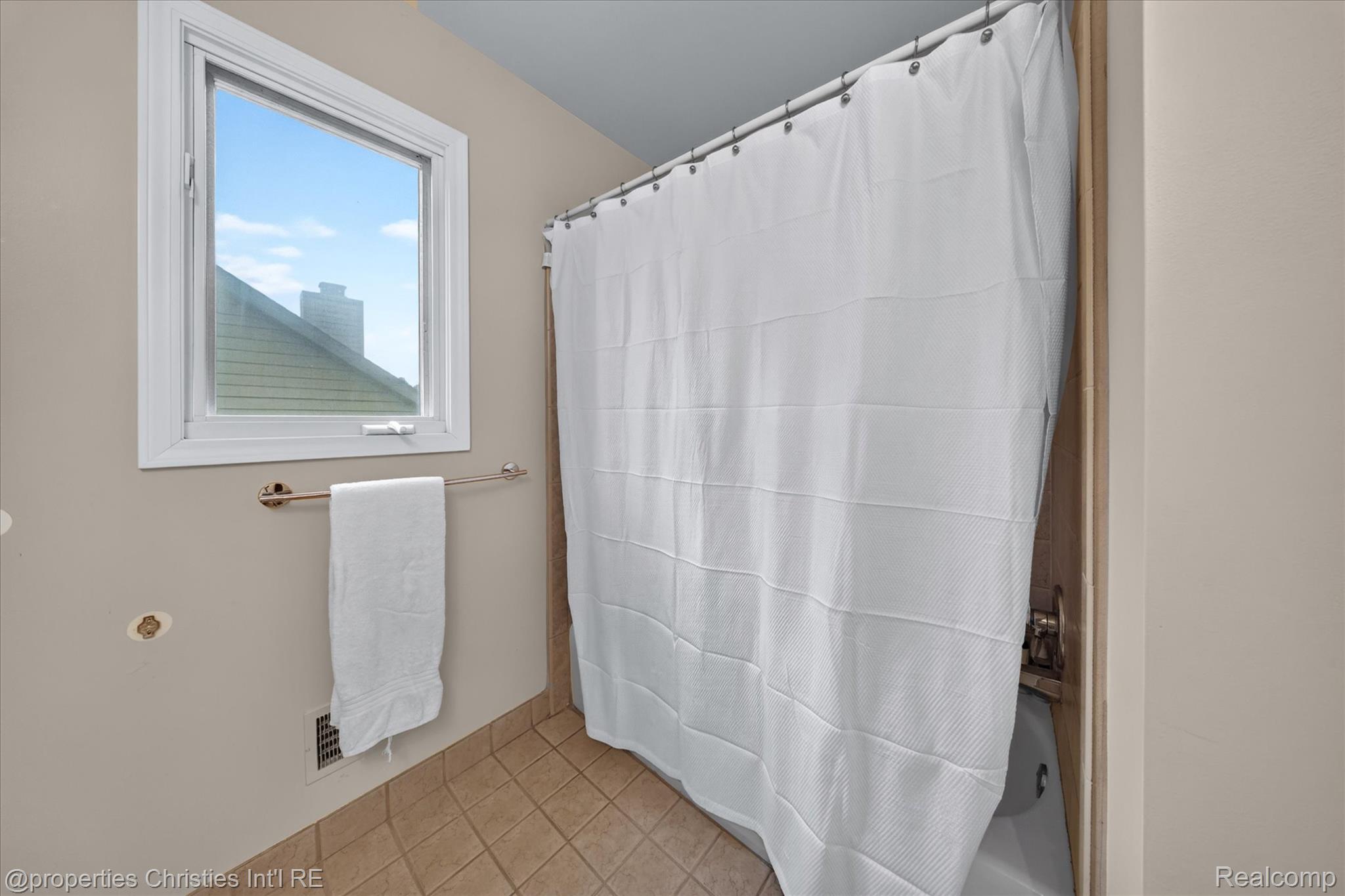 18032 Cascade Drive Property Photo 44