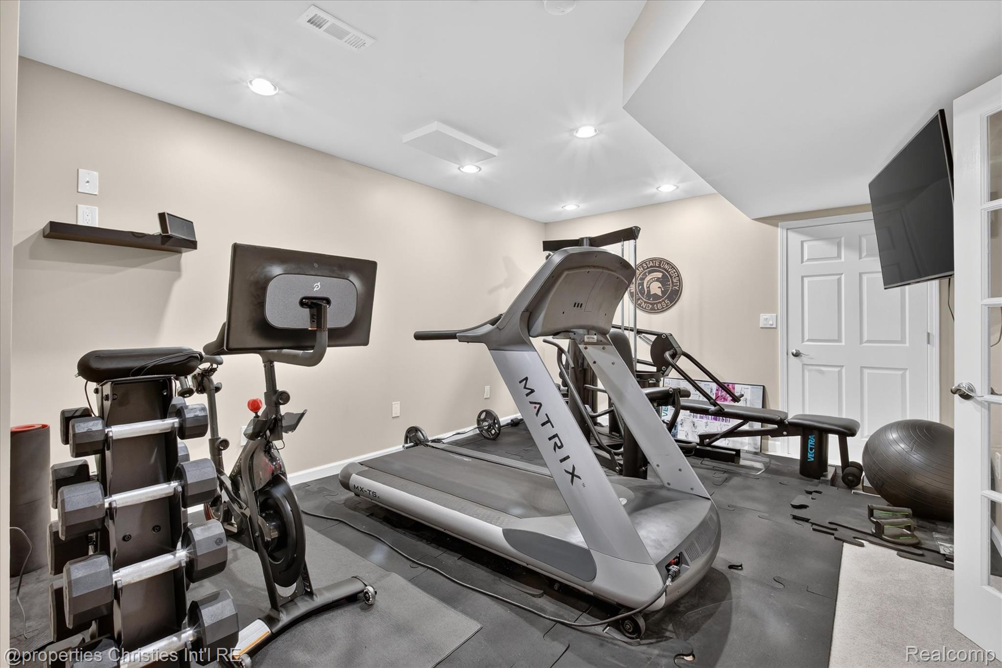 18032 Cascade Drive Property Photo 58