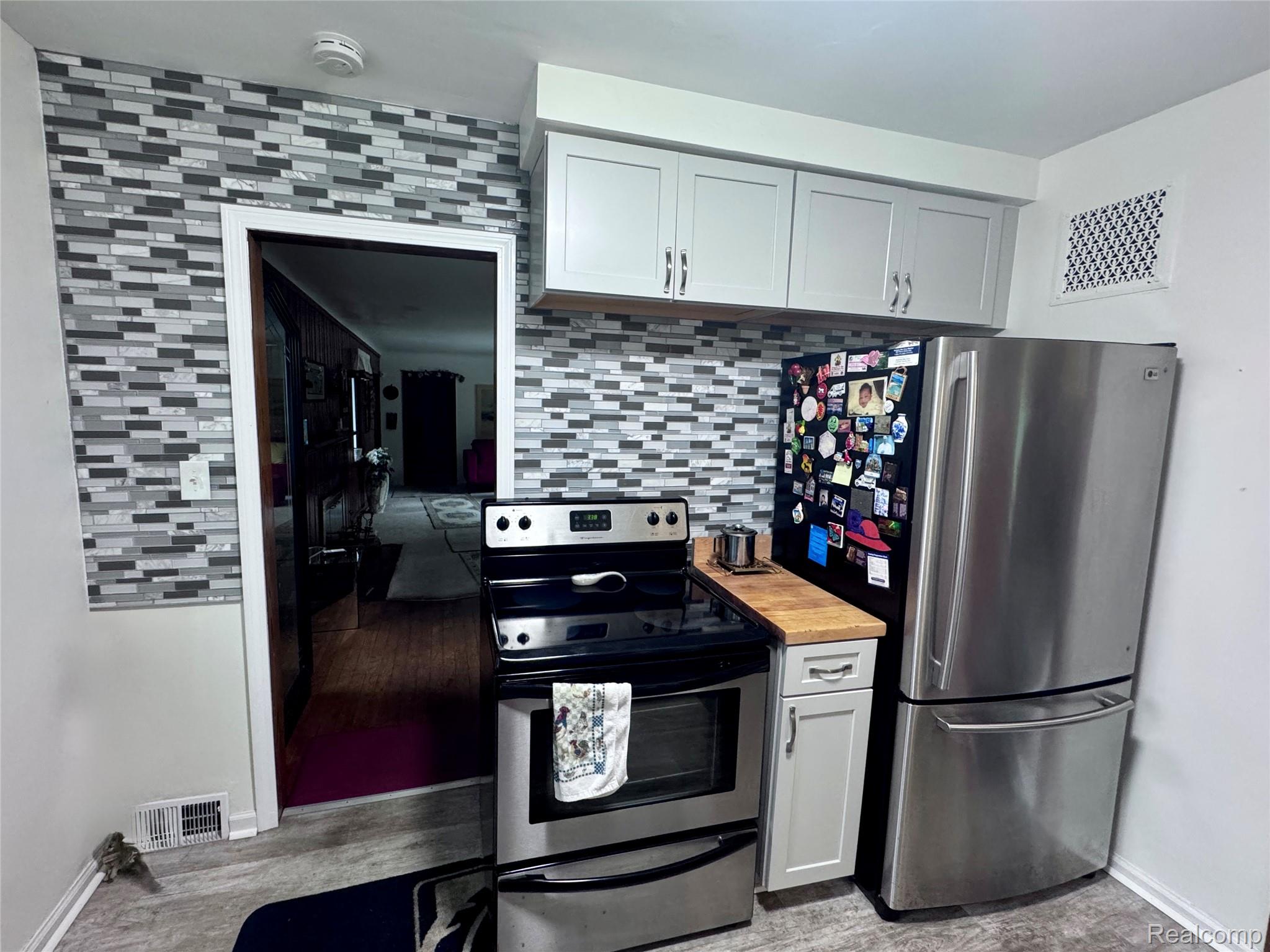 26140 Rangemore Street Property Photo 4