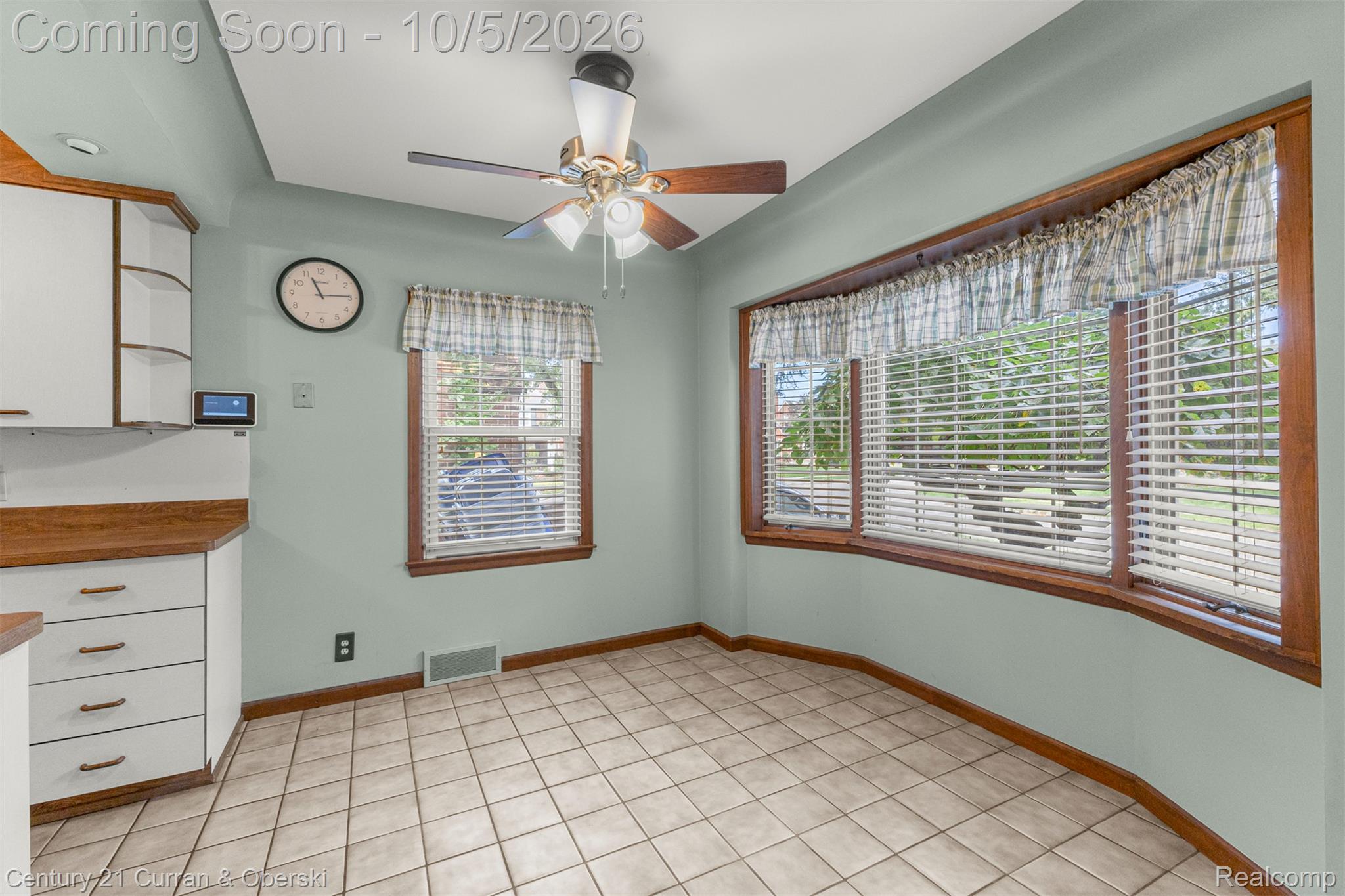 23145 Murray Street Property Photo 9