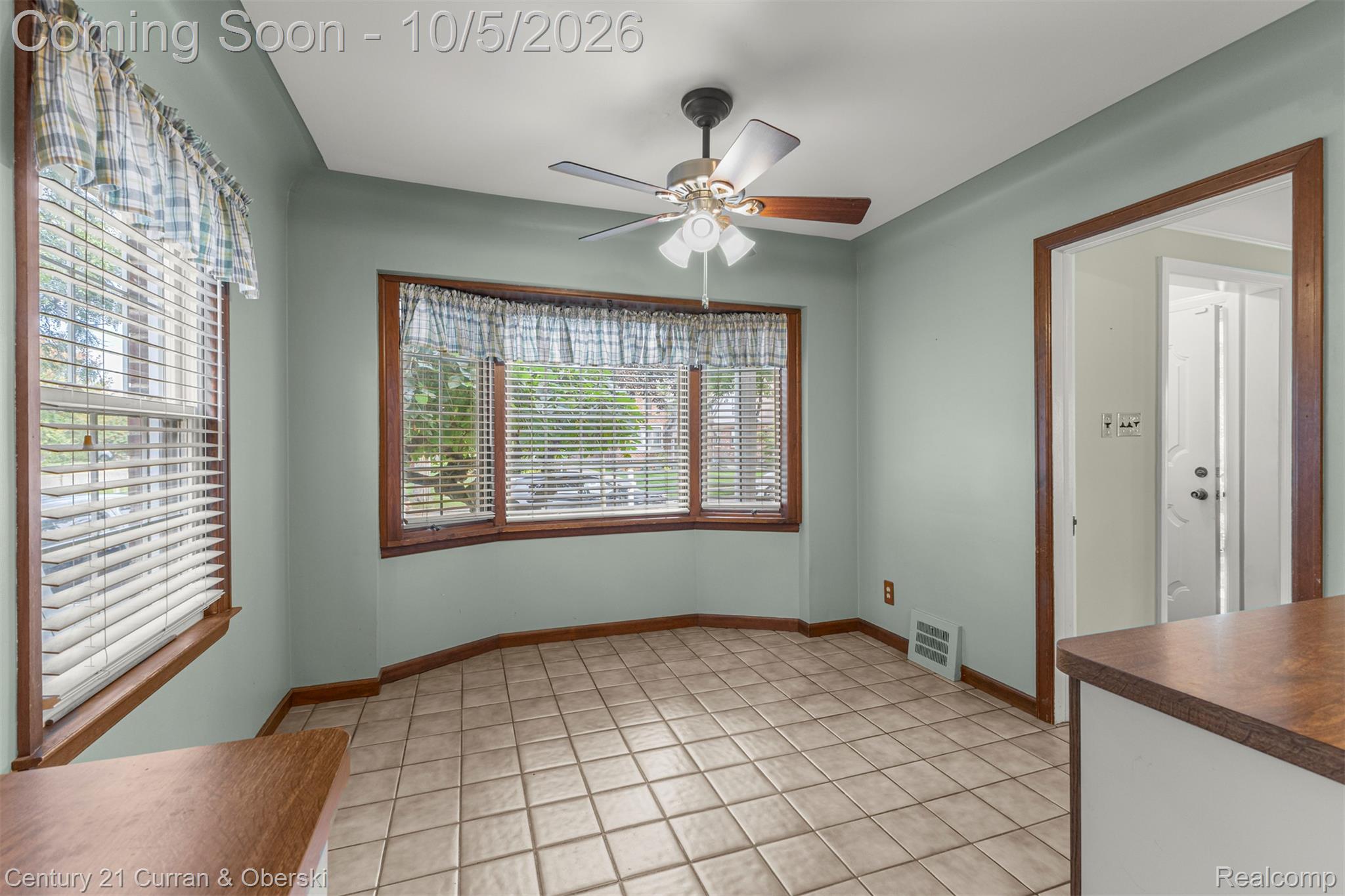 23145 Murray Street Property Photo 10