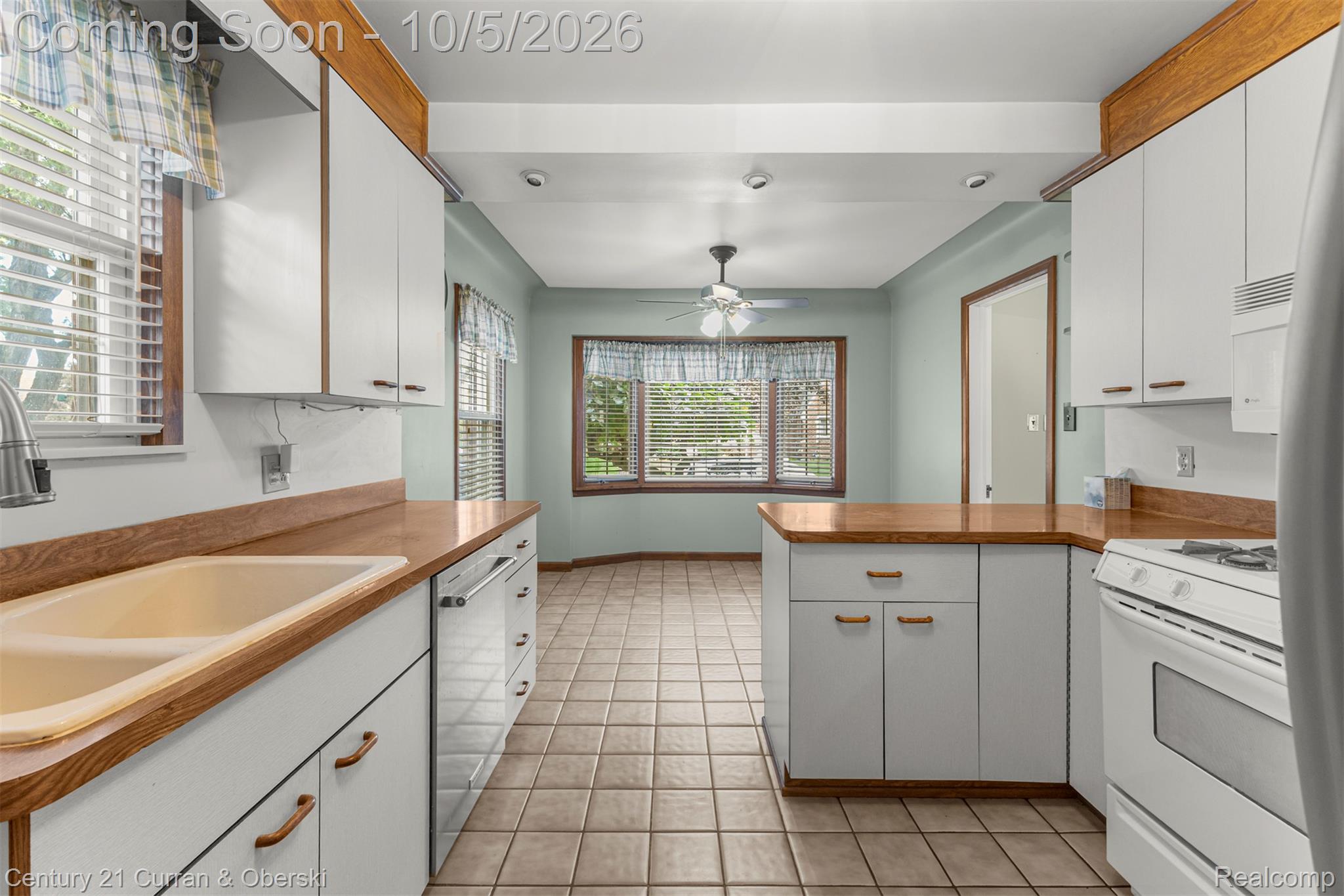 23145 Murray Street Property Photo 14