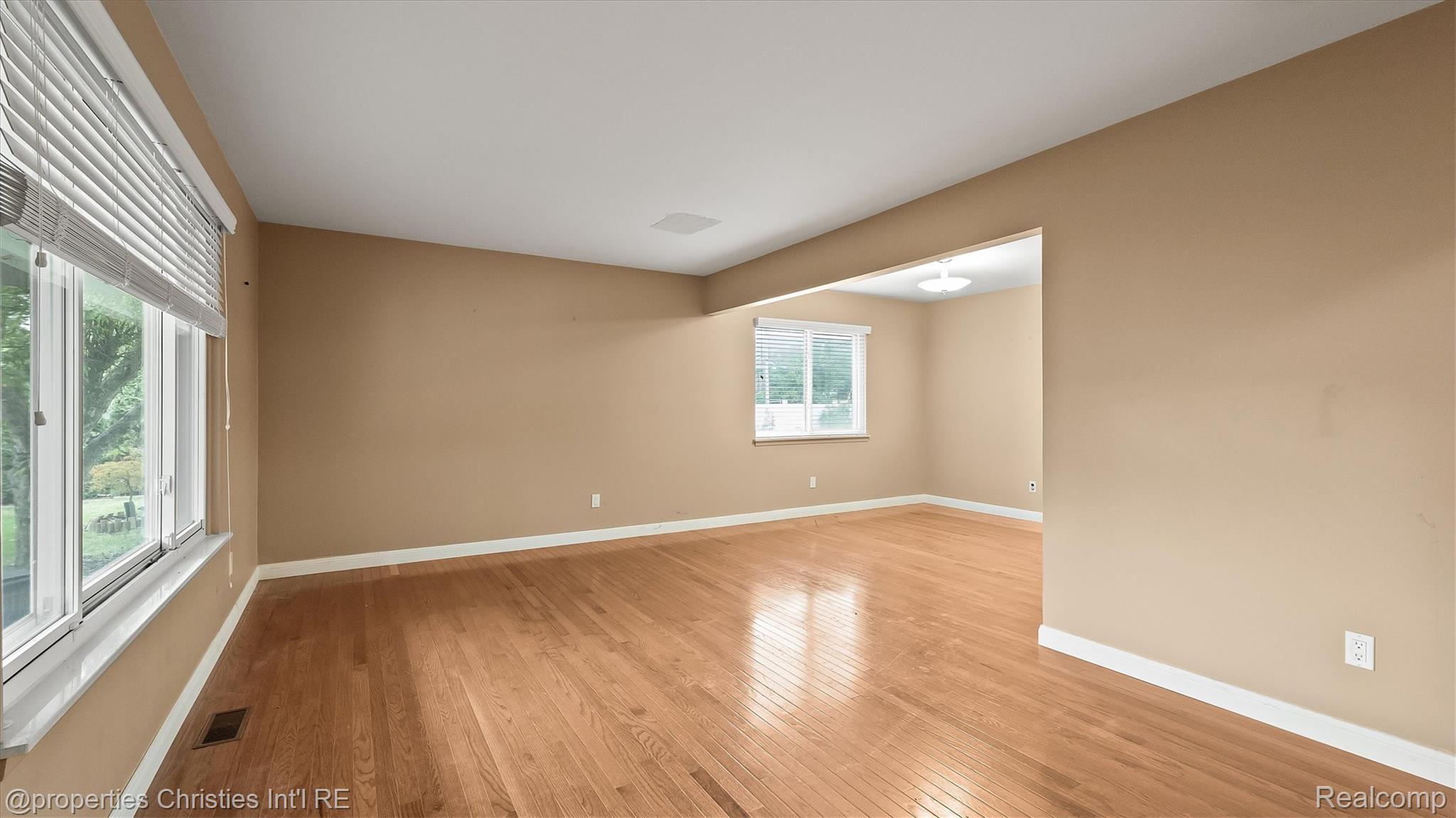 5009 Abington Drive Property Photo 5