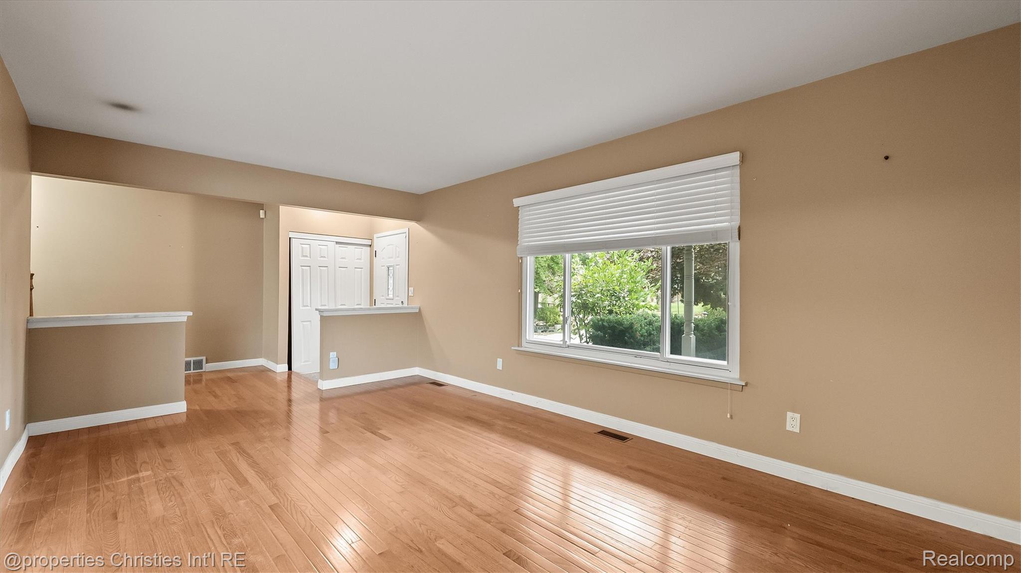 5009 Abington Drive Property Photo 6