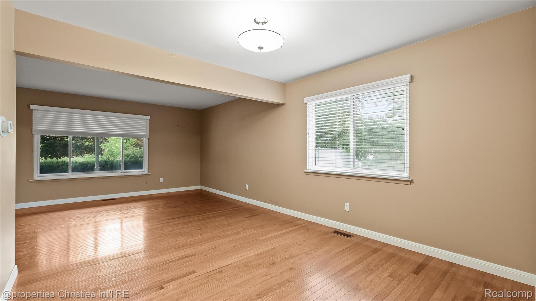5009 Abington Drive Property Photo 8