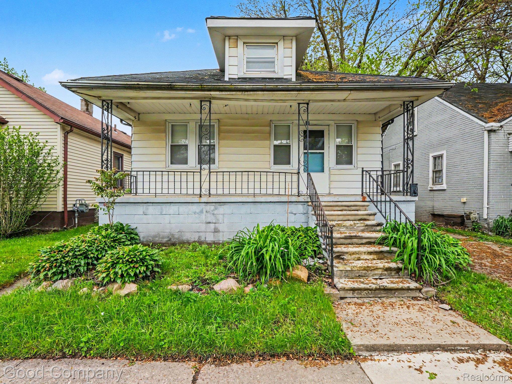 47 W Rockwood Street Property Photo 1