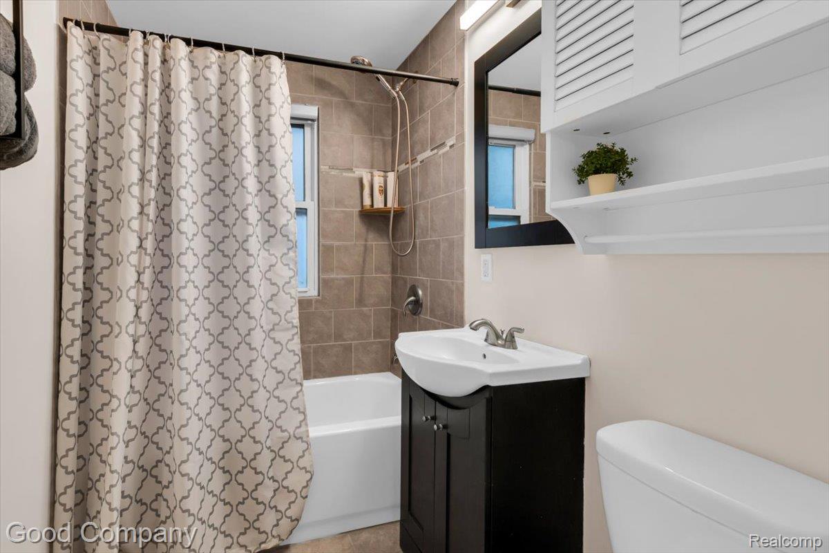 695 E Webster Street Property Photo 16