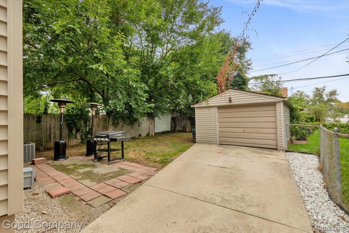695 E Webster Street Property Photo 23