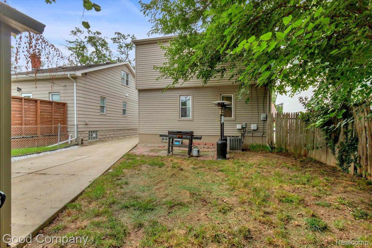 695 E Webster Street Property Photo 24