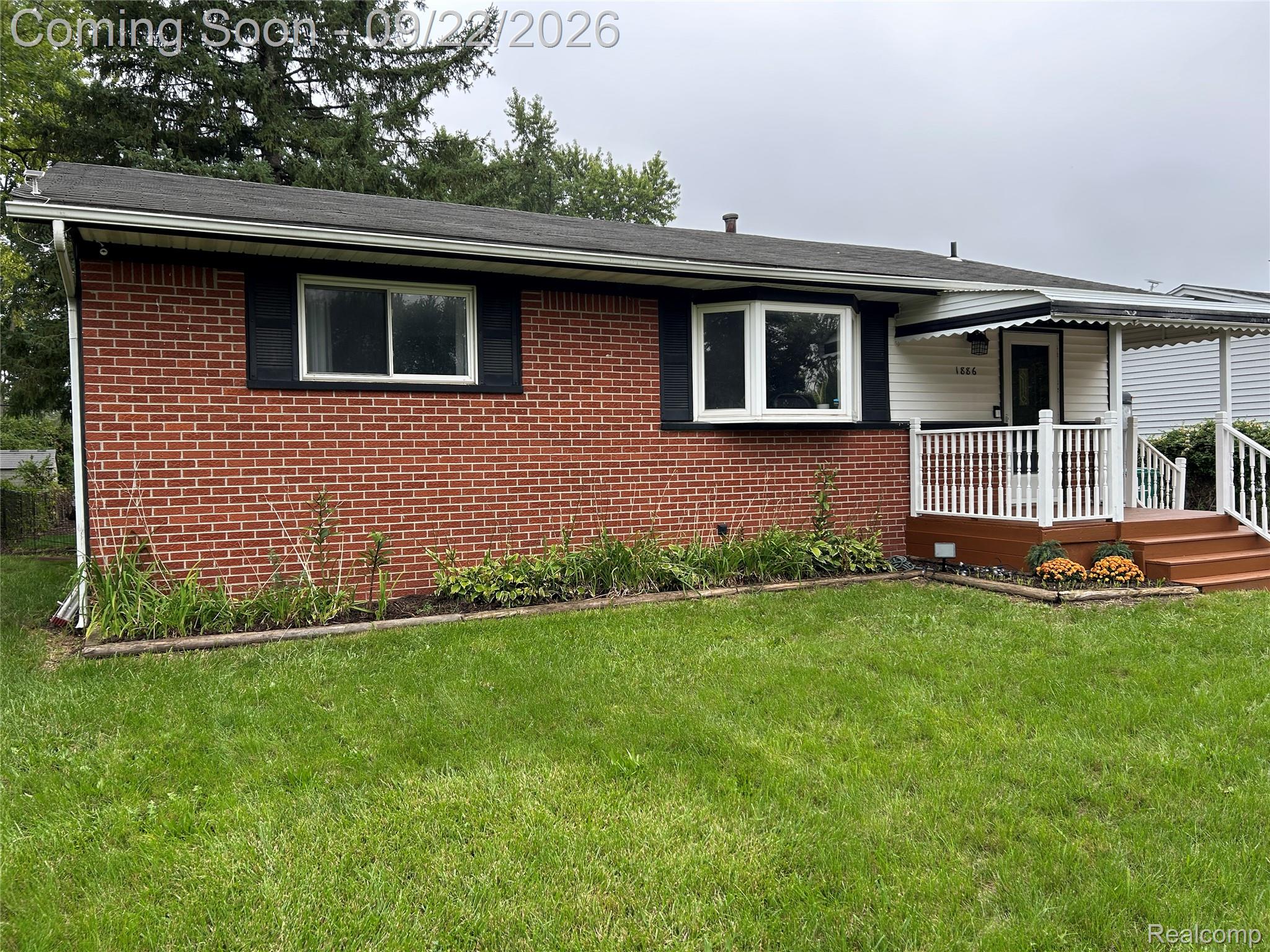 1886 Emerson Avenue Property Photo 1