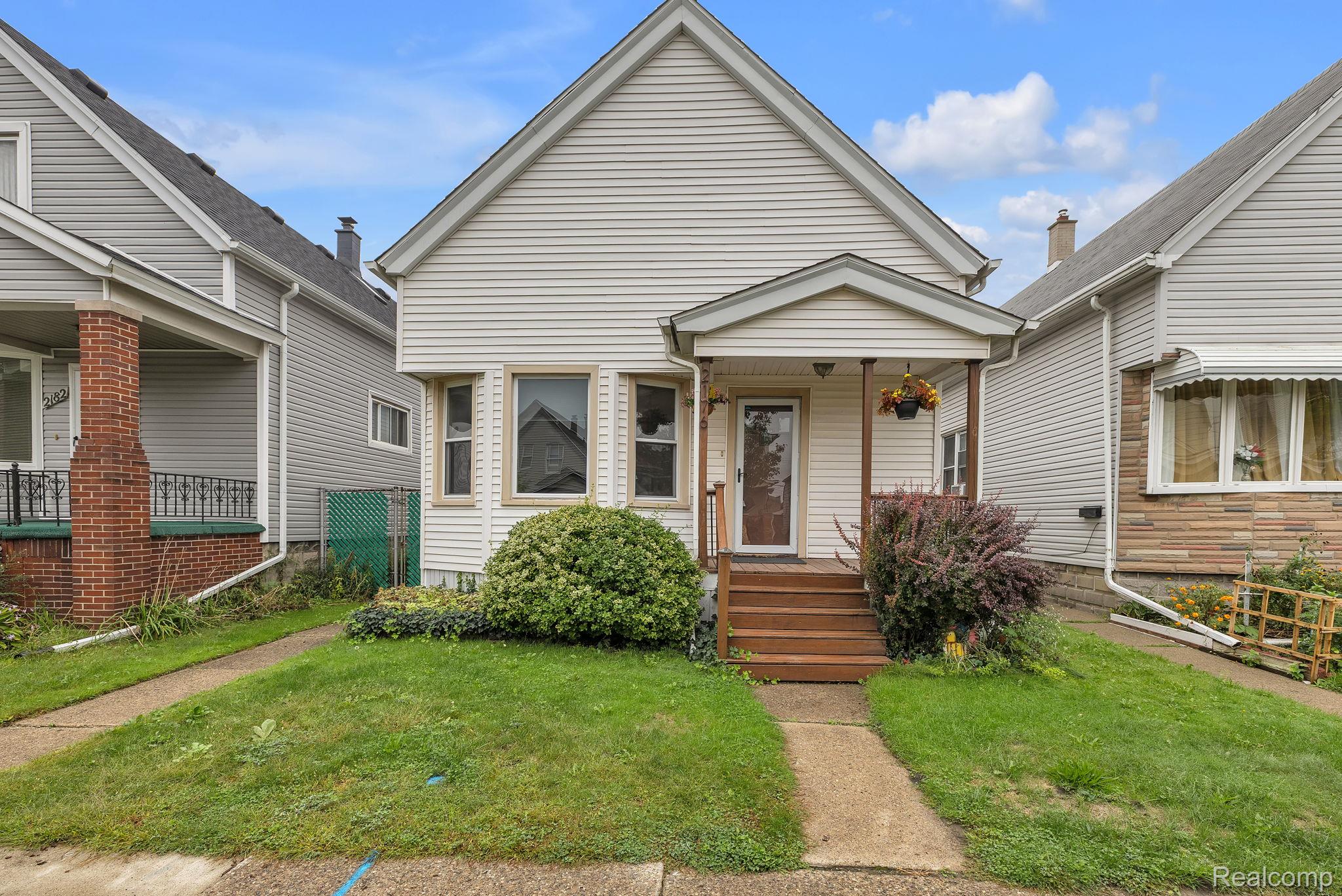 2176 Trowbridge Street Property Photo 1