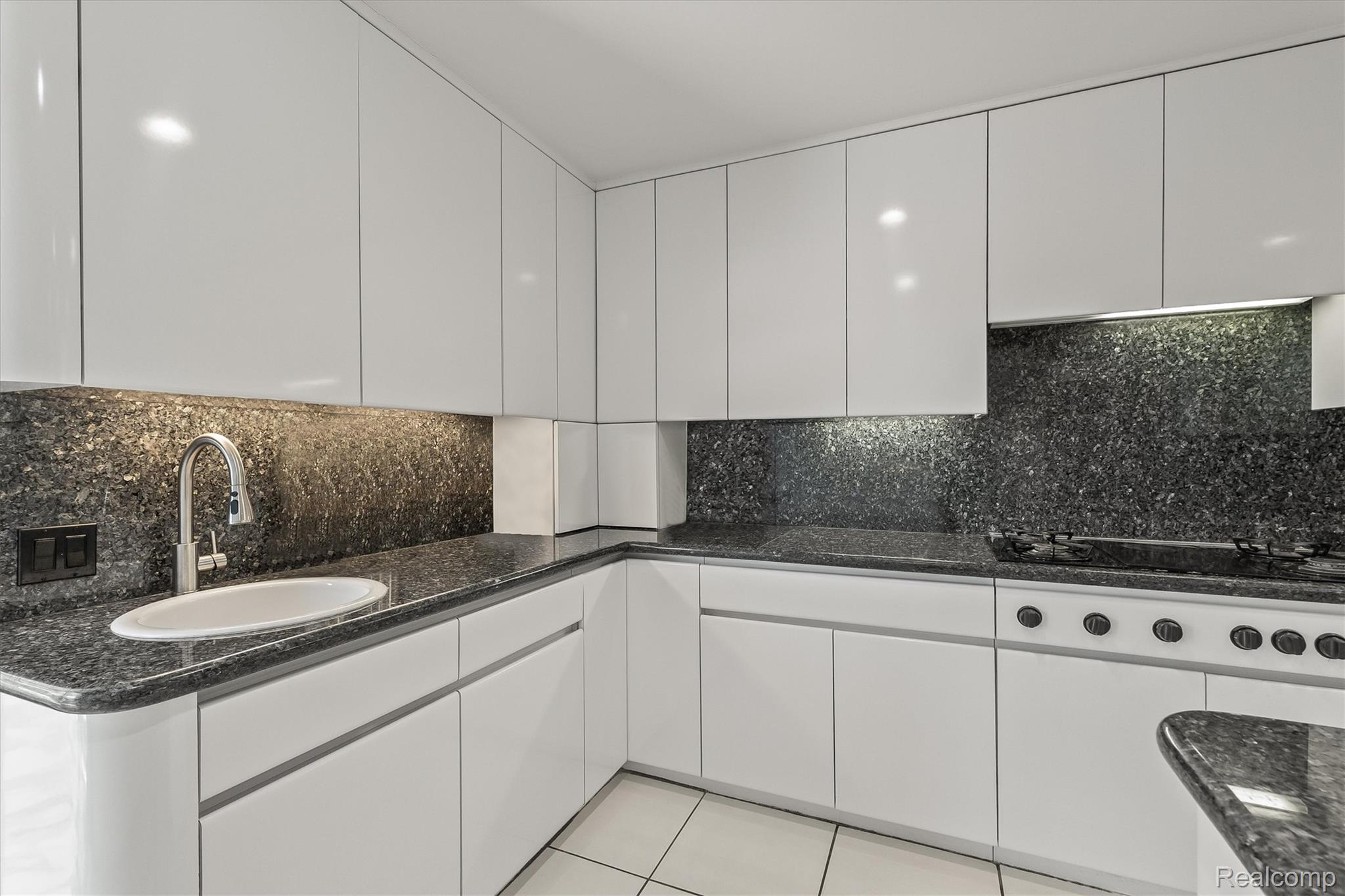 4282 Stoneleigh Road Property Photo 15