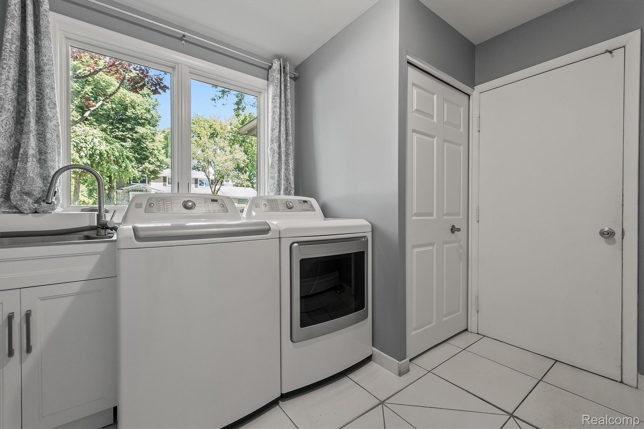 4282 Stoneleigh Road Property Photo 17