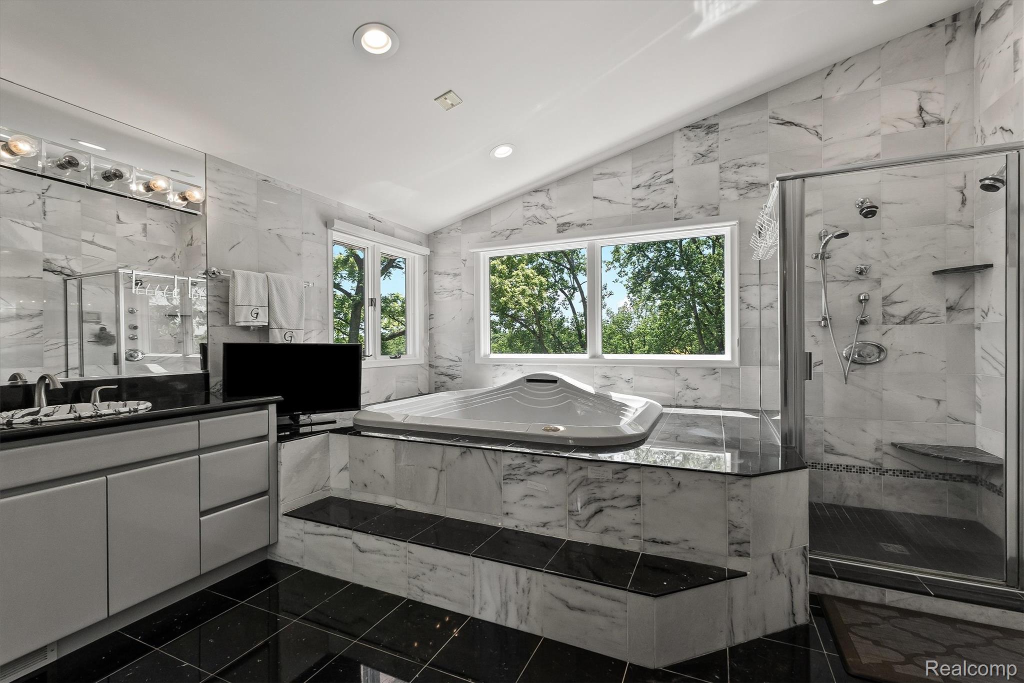 4282 Stoneleigh Road Property Photo 24
