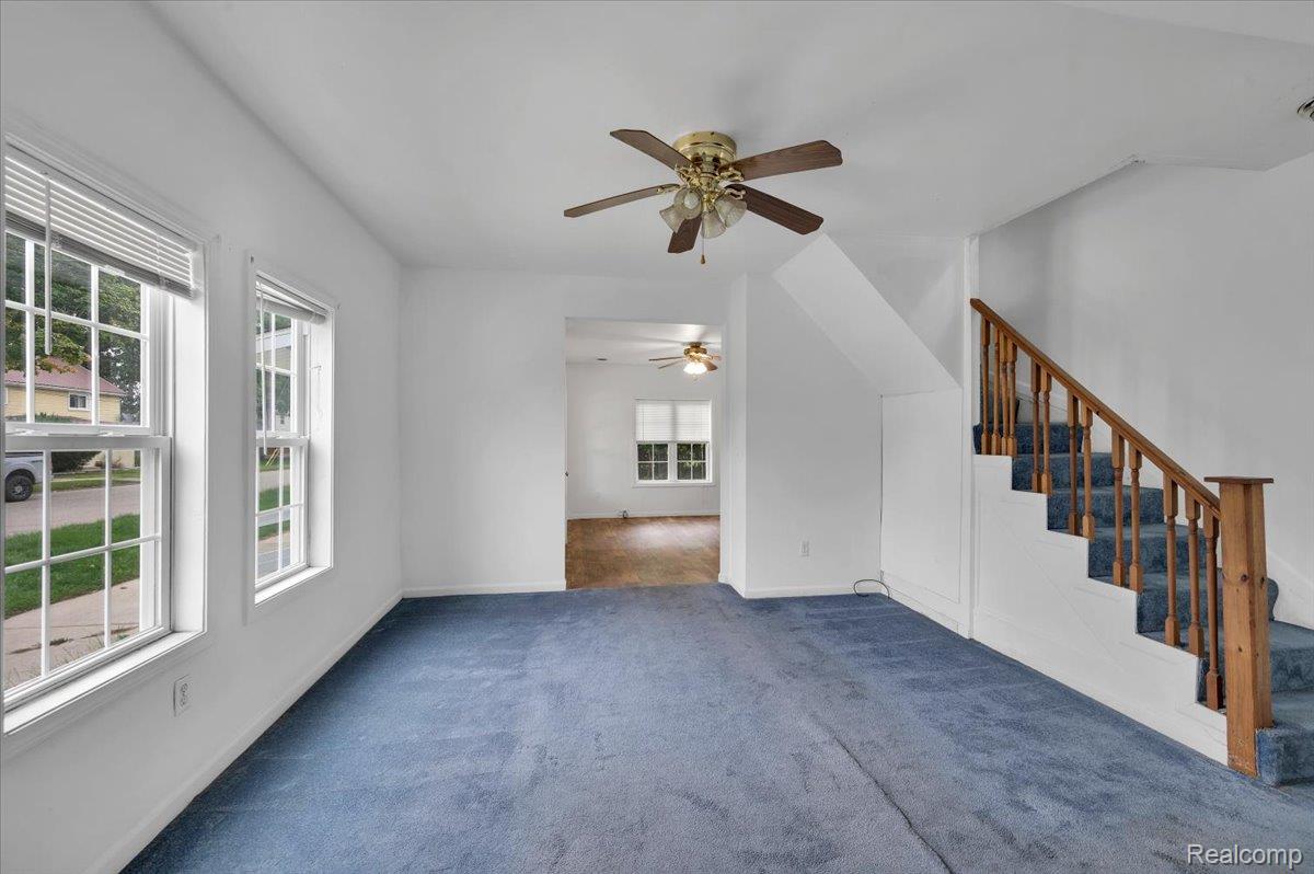 295 W 3rd Street Property Photo 7