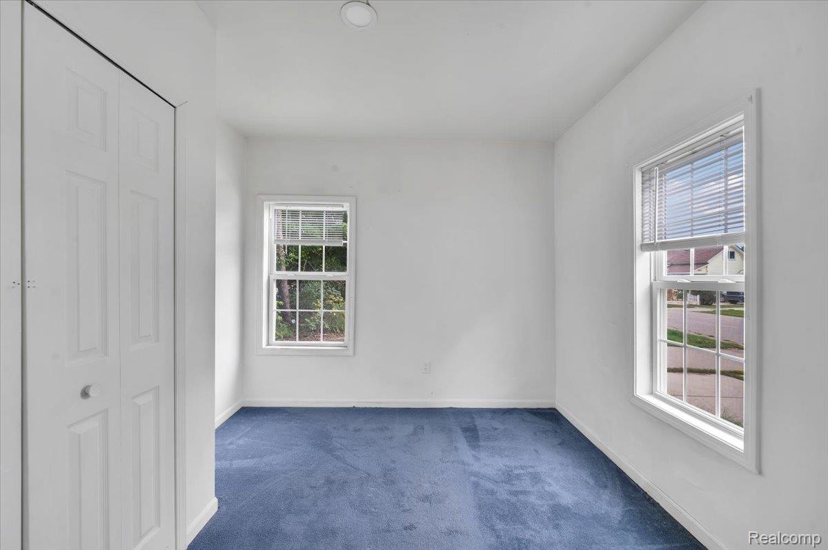 295 W 3rd Street Property Photo 12