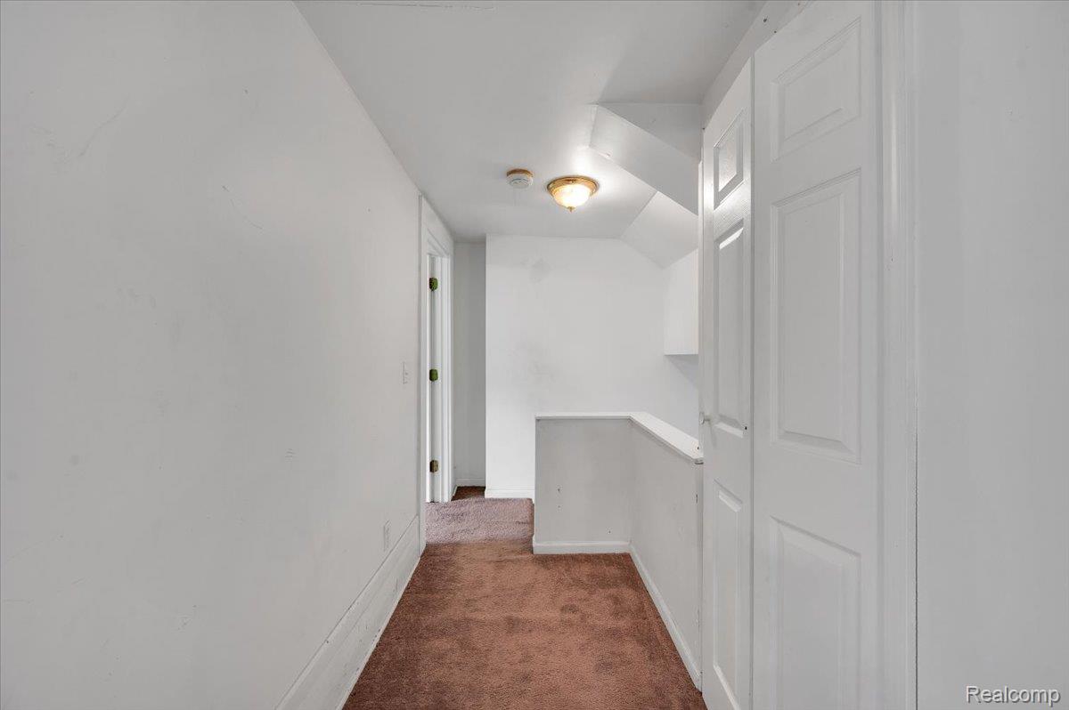 295 W 3rd Street Property Photo 15