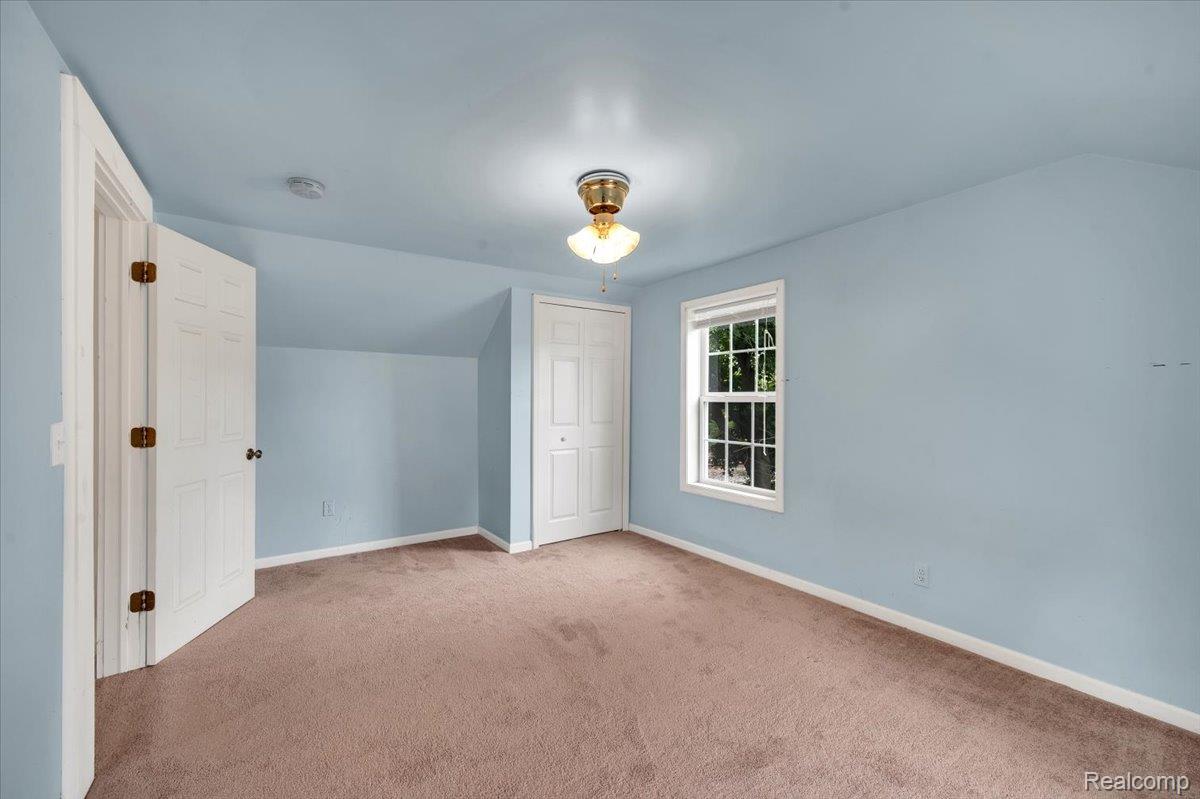 295 W 3rd Street Property Photo 17