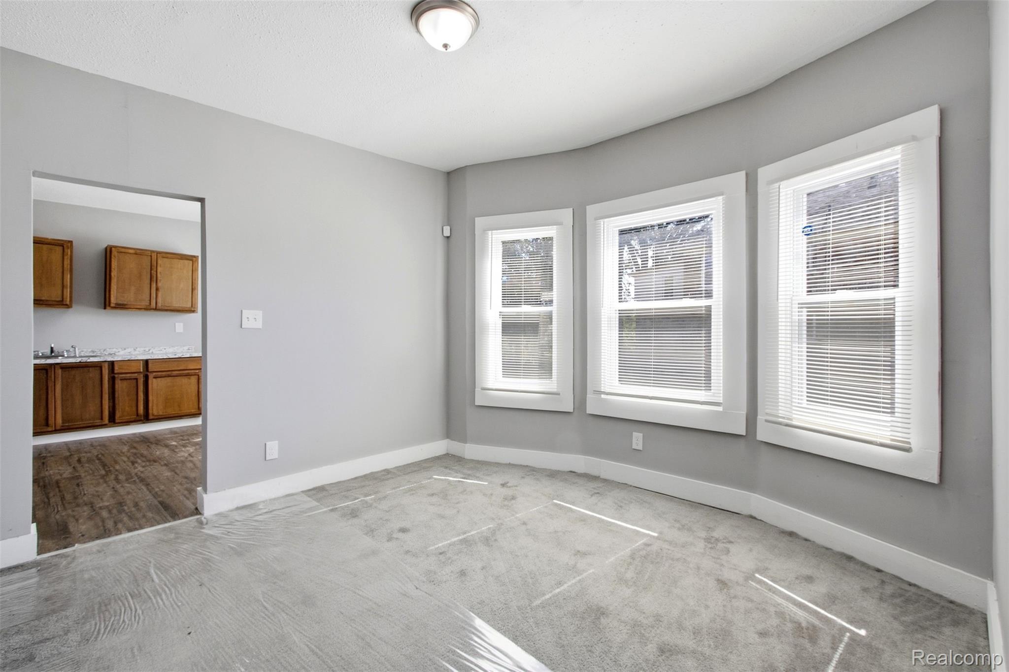 3010 Montclair Street Property Photo 4