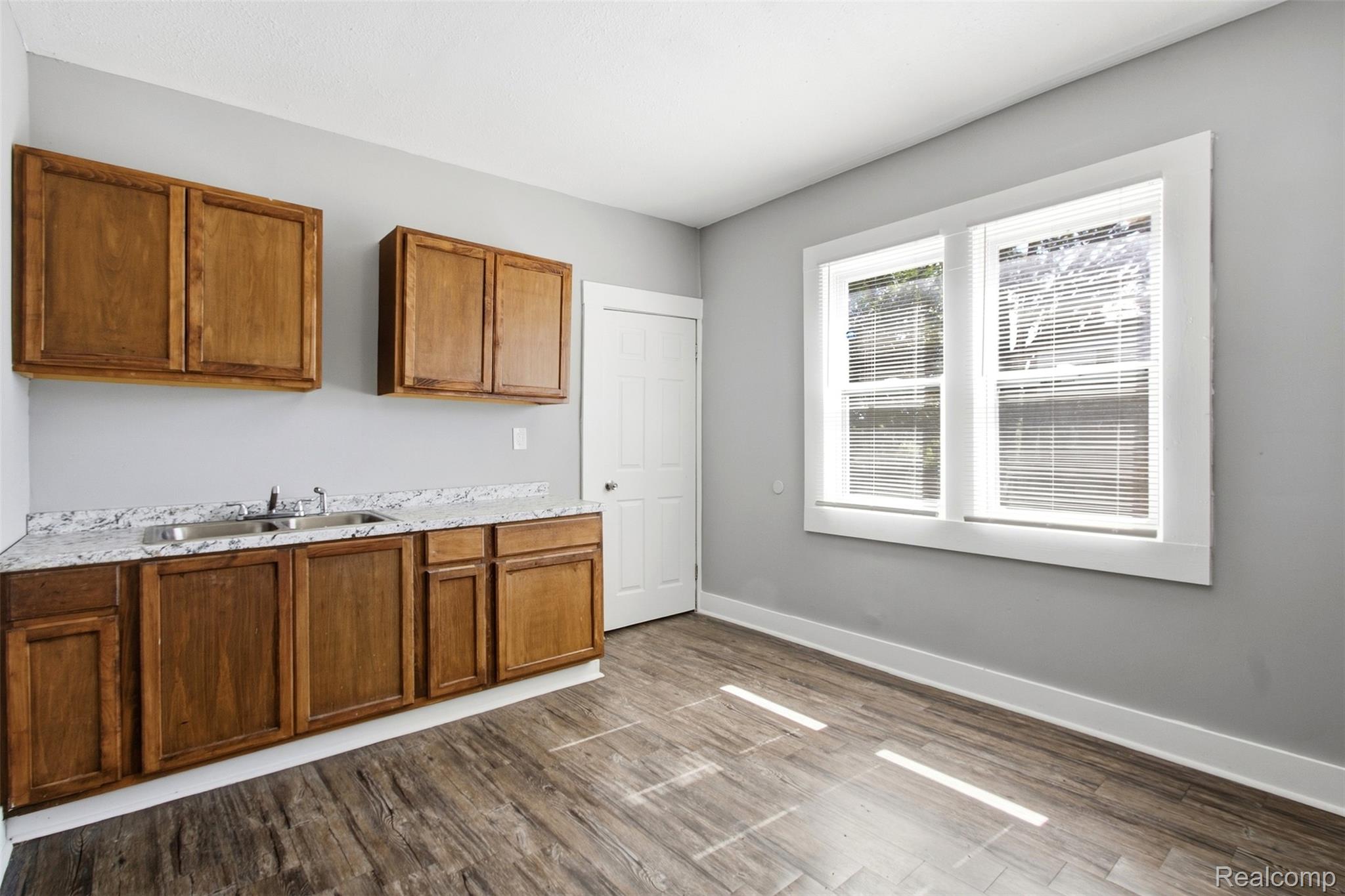 3010 Montclair Street Property Photo 6