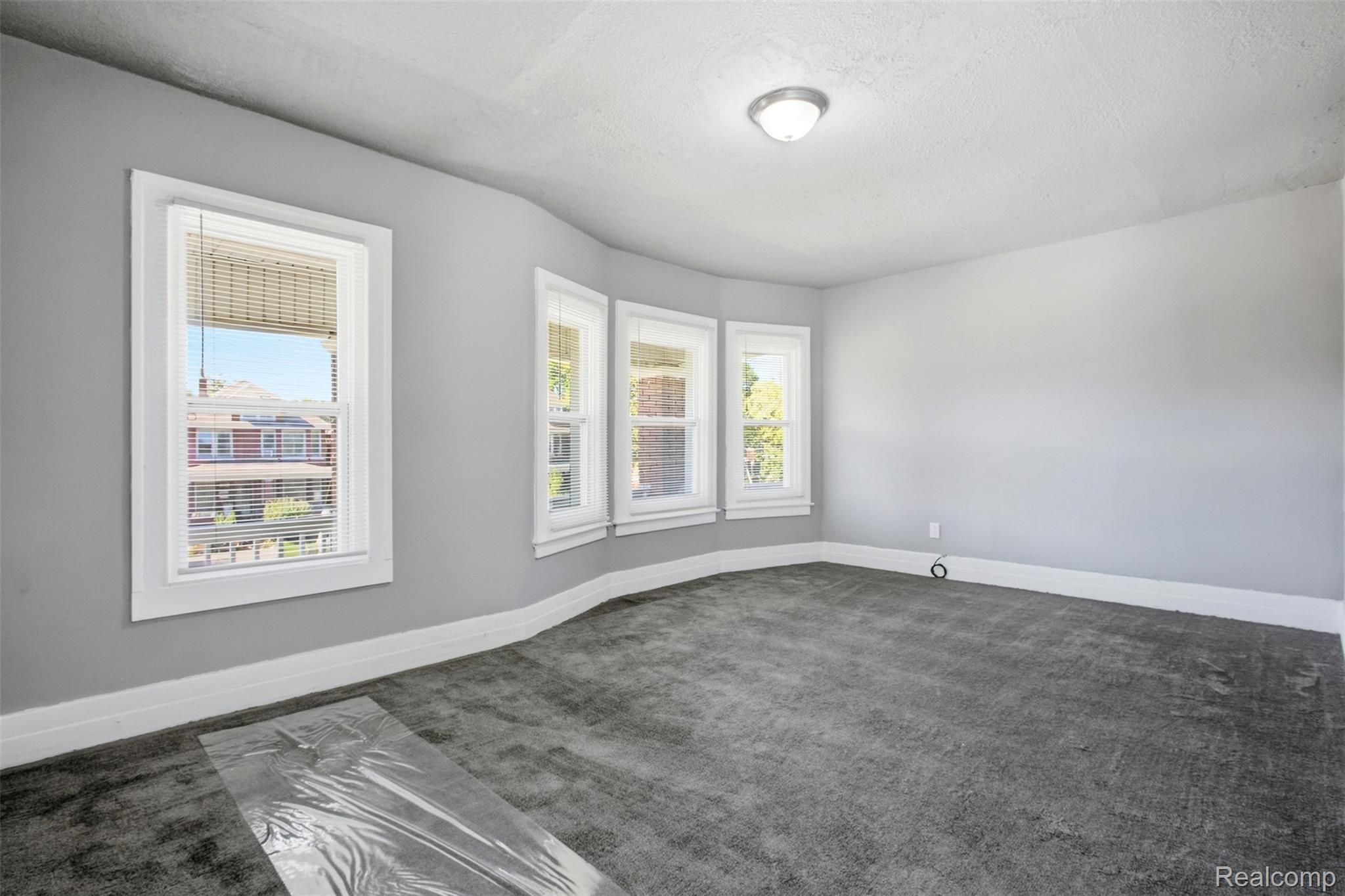 3010 Montclair Street Property Photo 10