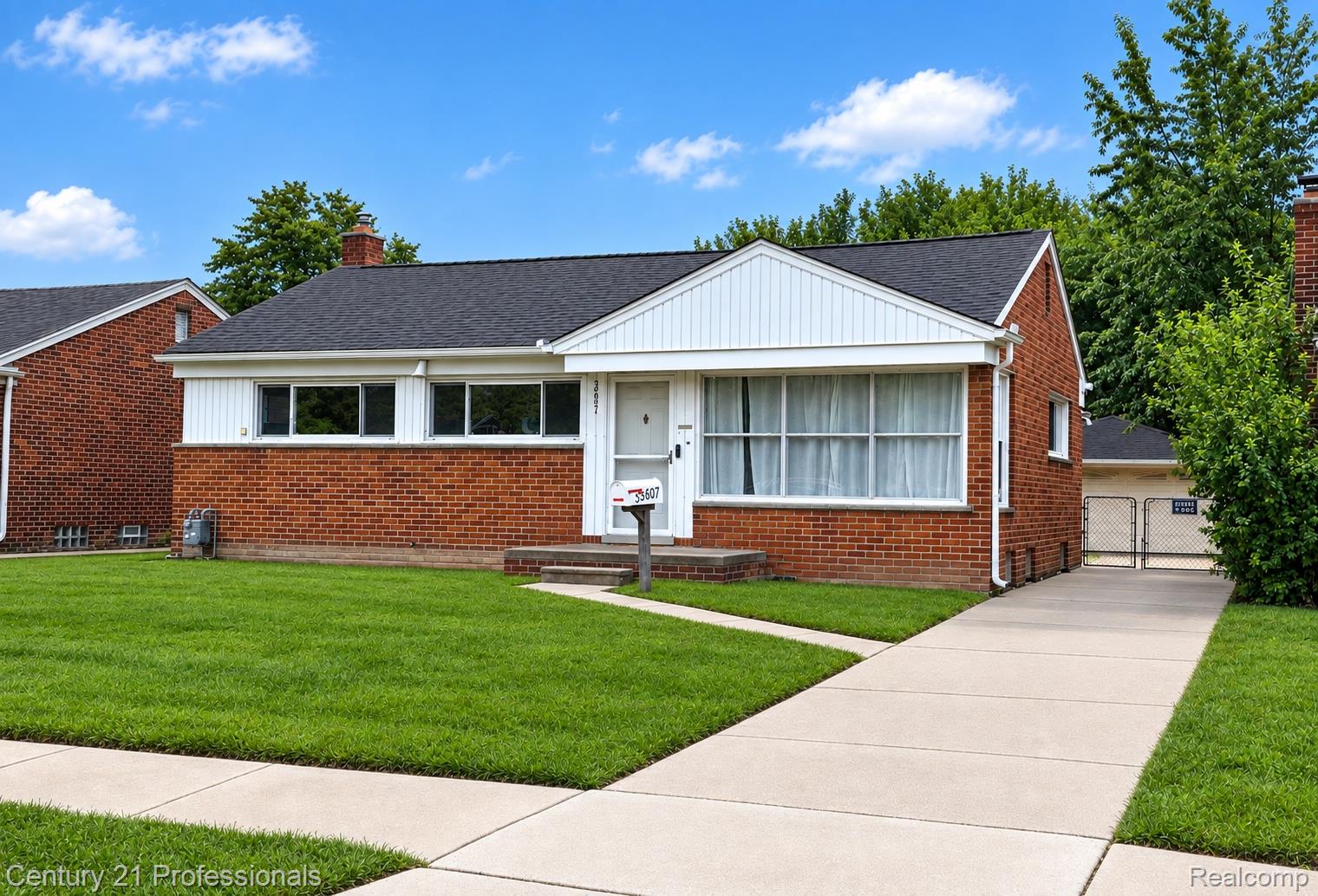 33071 Barton Street Property Photo 1